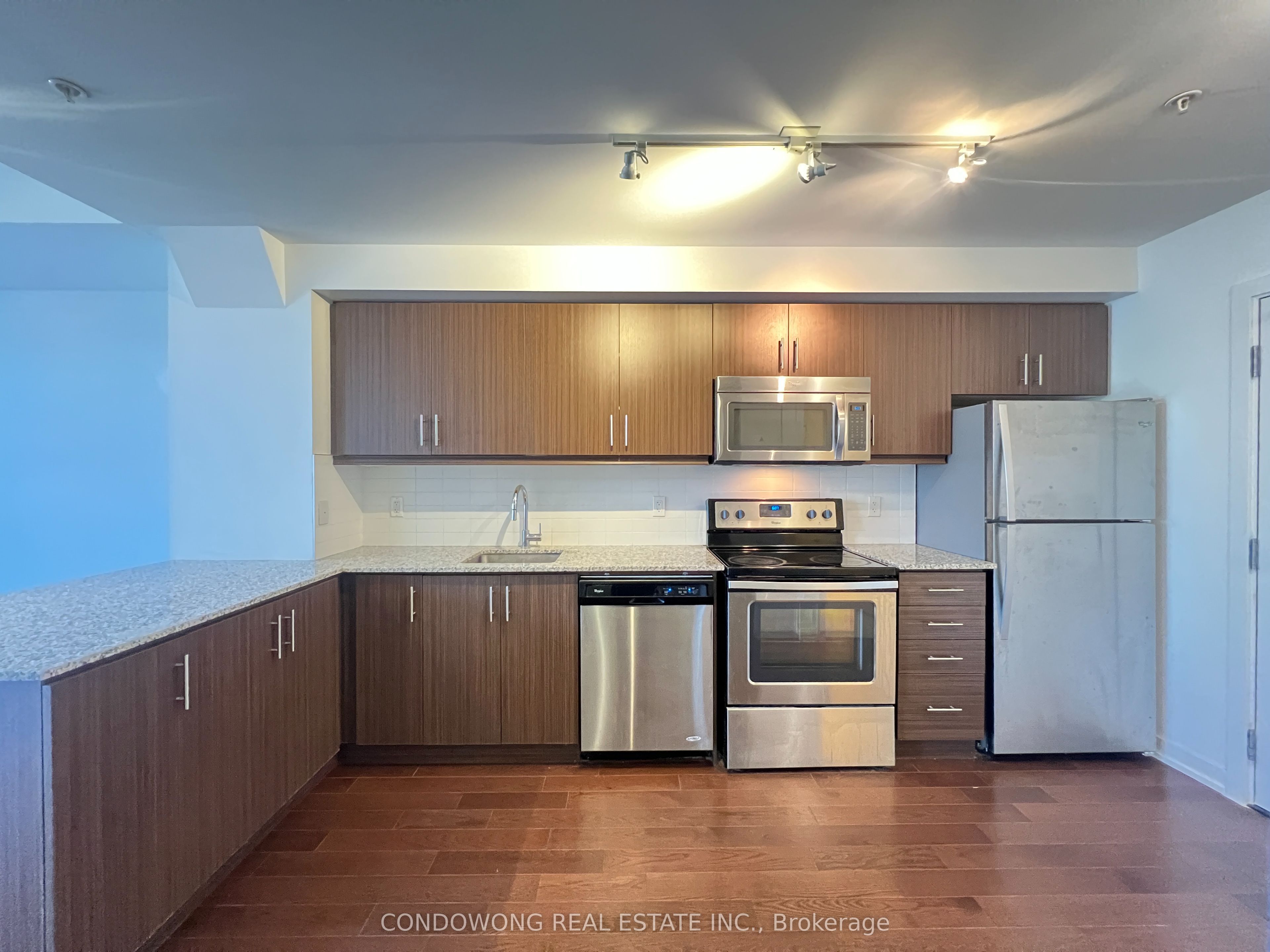 10 Willison Square 1012, Toronto, ON M5T 0A8 photo 2