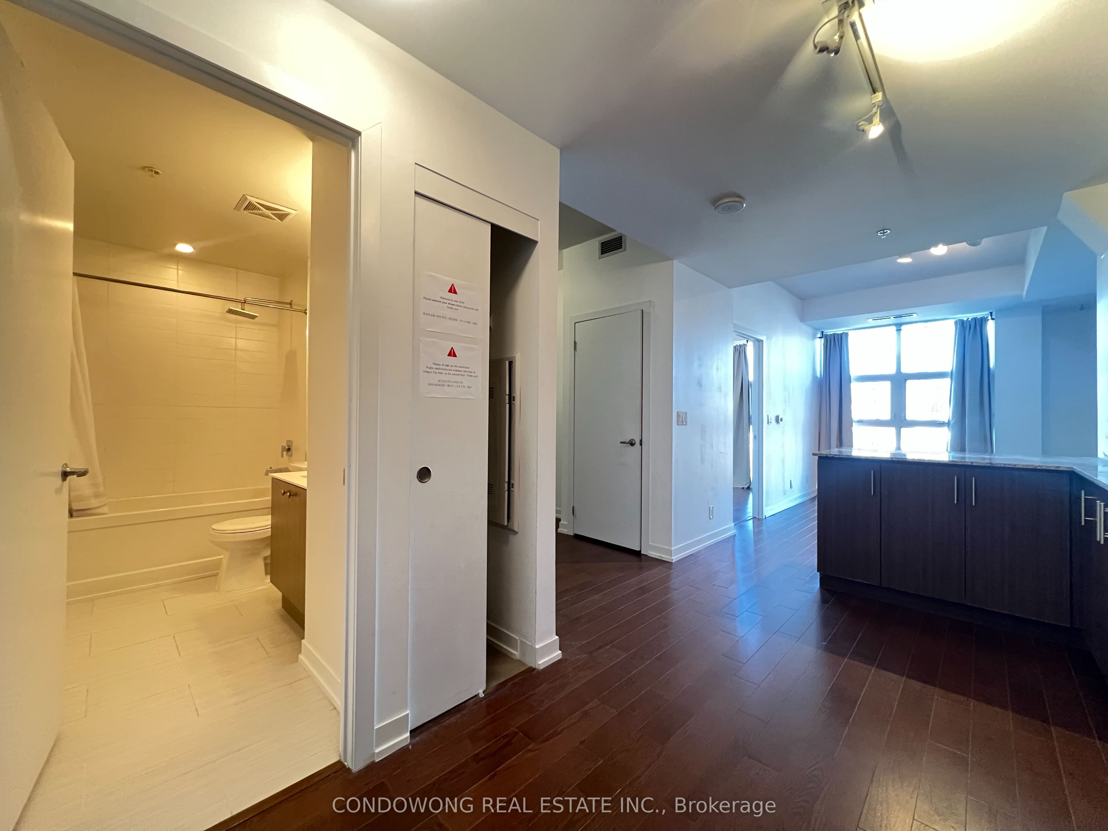 10 Willison Square 1012, Toronto, ON M5T 0A8 photo 3