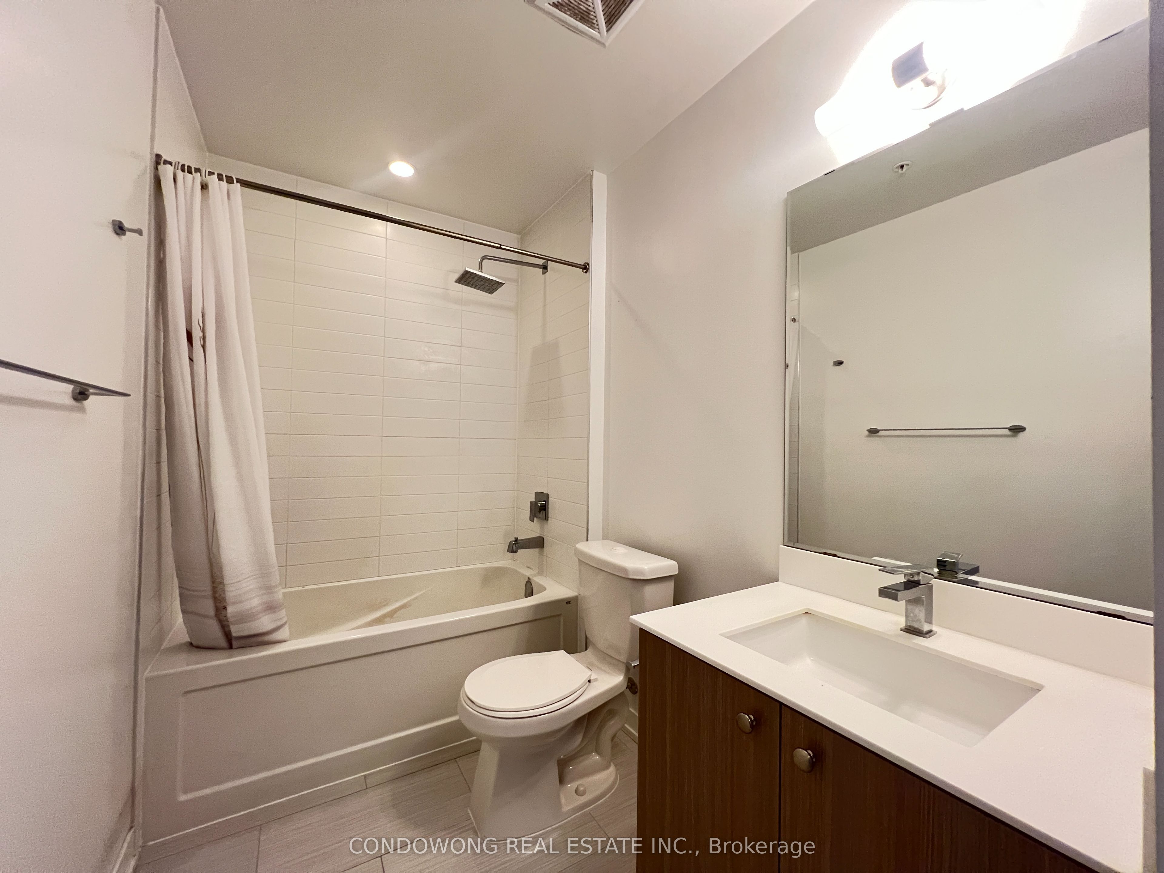 10 Willison Square 1012, Toronto, ON M5T 0A8 photo 4