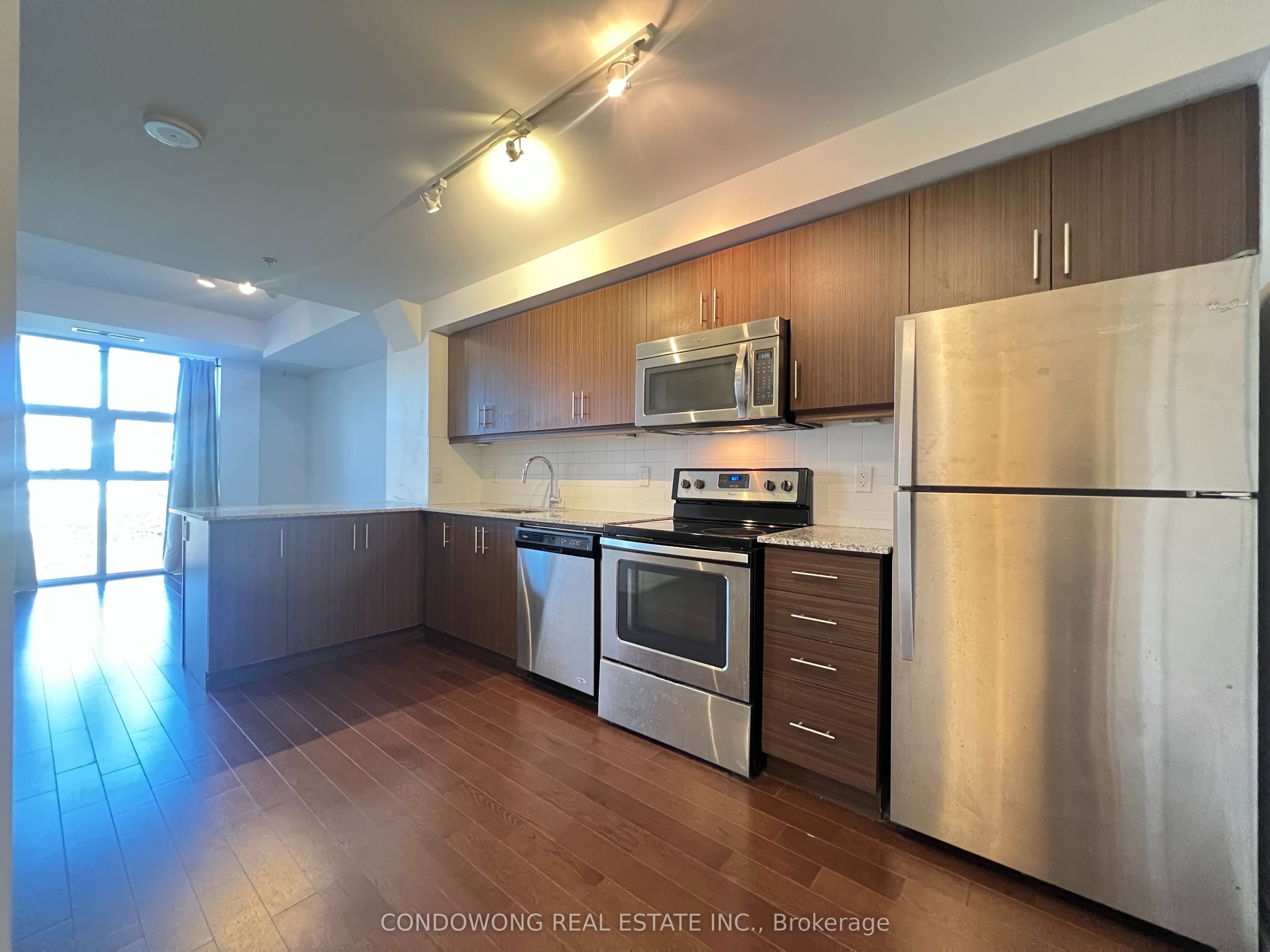 10 Willison Square 1012, Toronto, ON M5T 0A8 photo 5