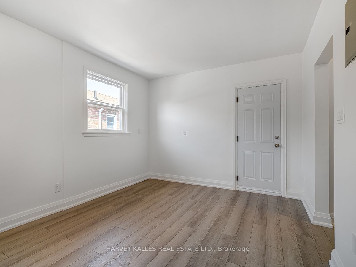 8 Markdale Avenue 4, Toronto, ON M6C 1S9 photo 3