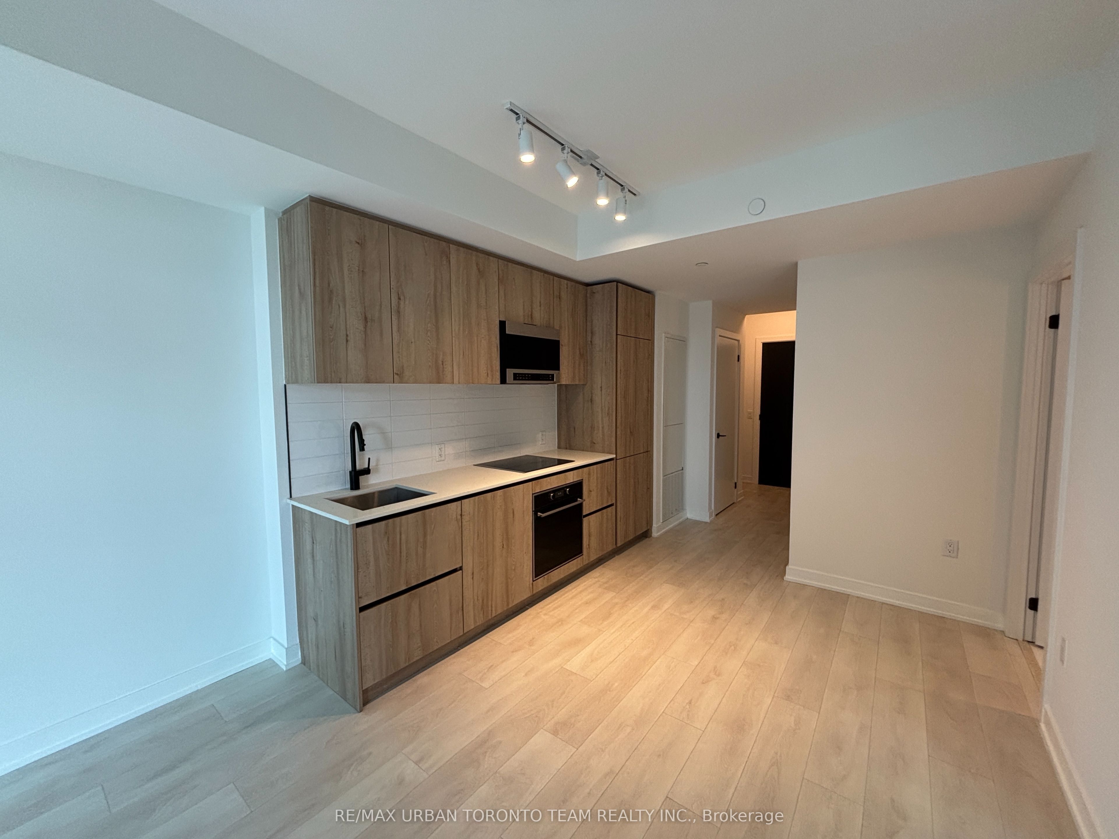 117 Broadway Avenue 3611, Toronto, ON M4P 1V3 photo 2