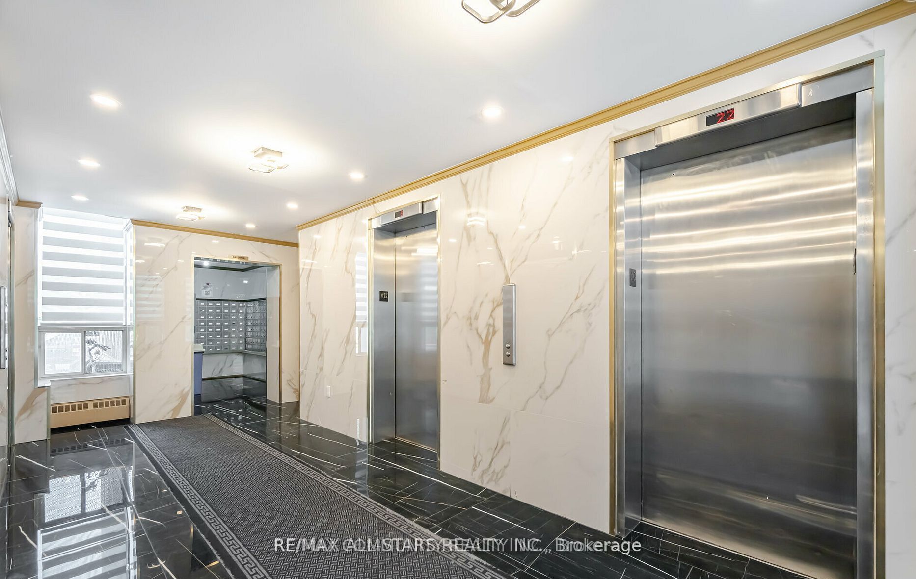 10 Sunny Glenway 1906, Toronto, ON M3C 2Z3 photo 3