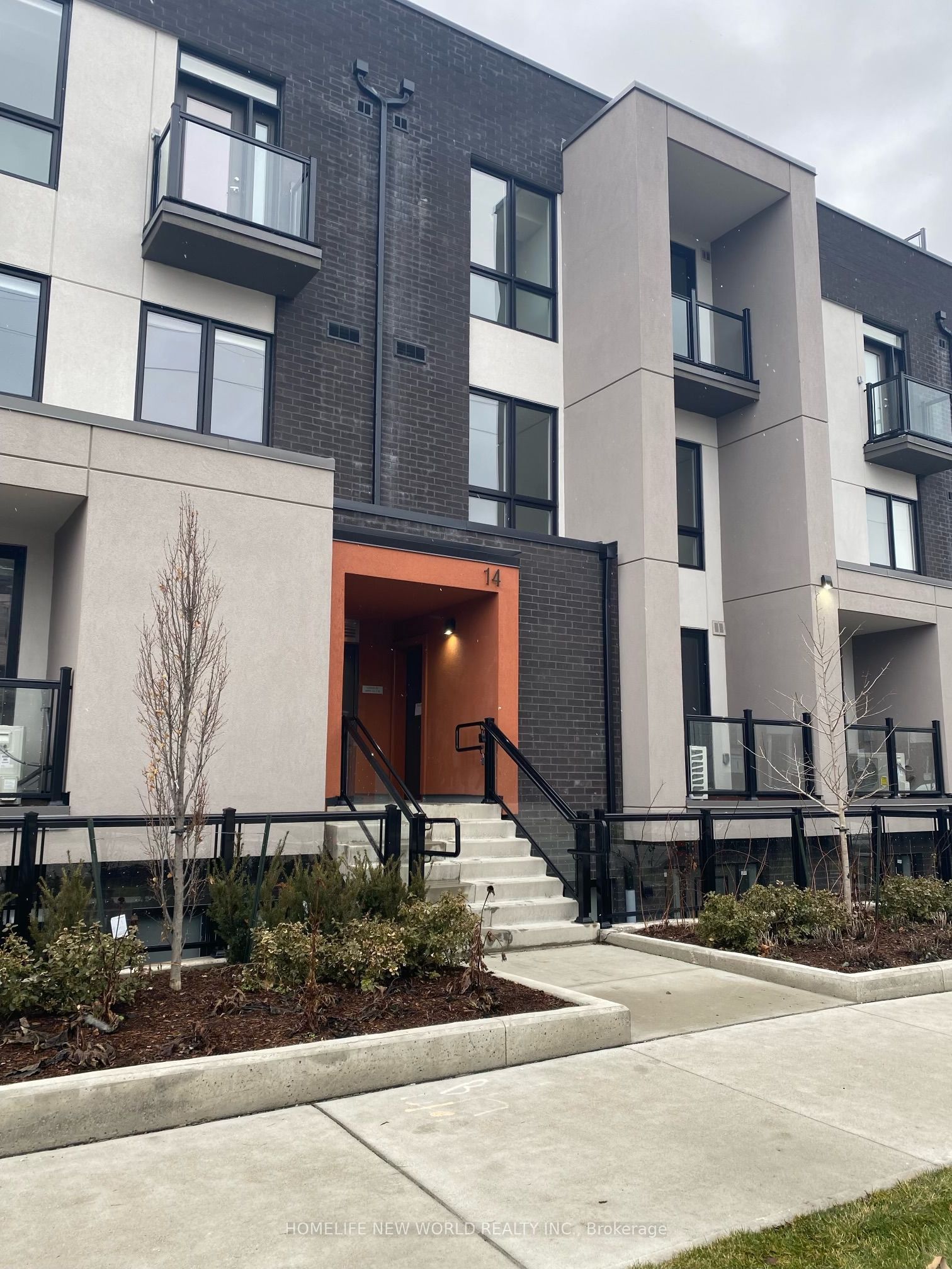 14 S Marquette Avenue 6, Toronto, ON M6A 0E1