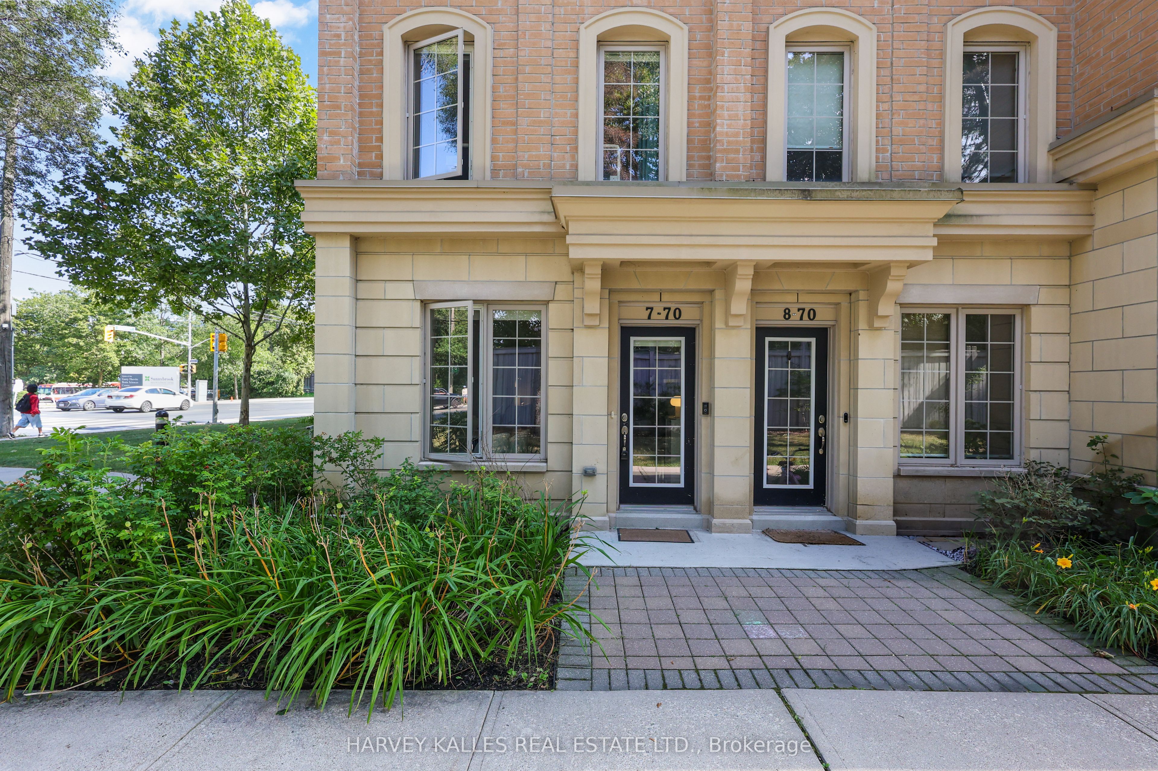 70 Hargrave Lane 7, Toronto, ON M4N 0A4