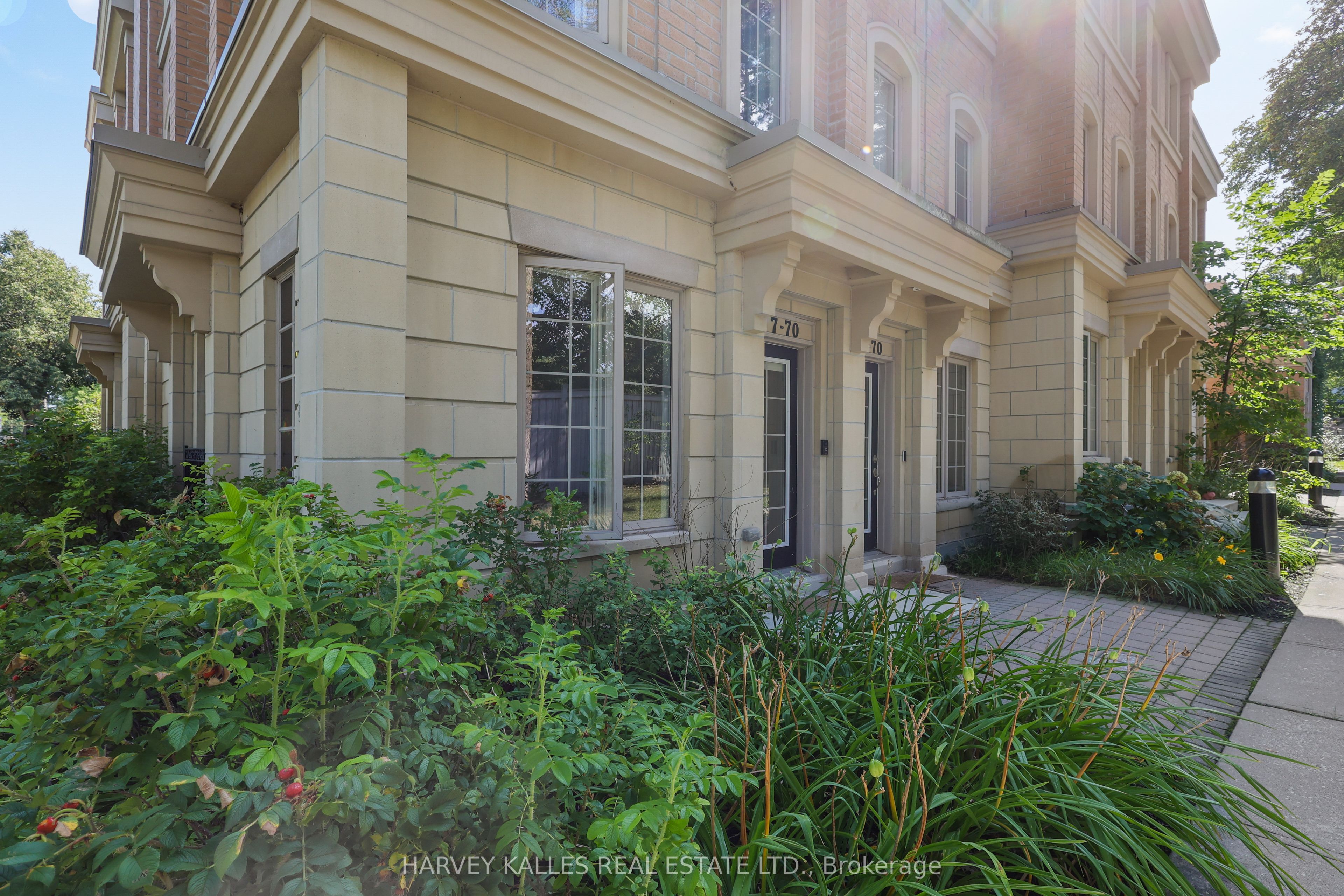 70 Hargrave Lane 7, Toronto, ON M4N 0A4 photo 2