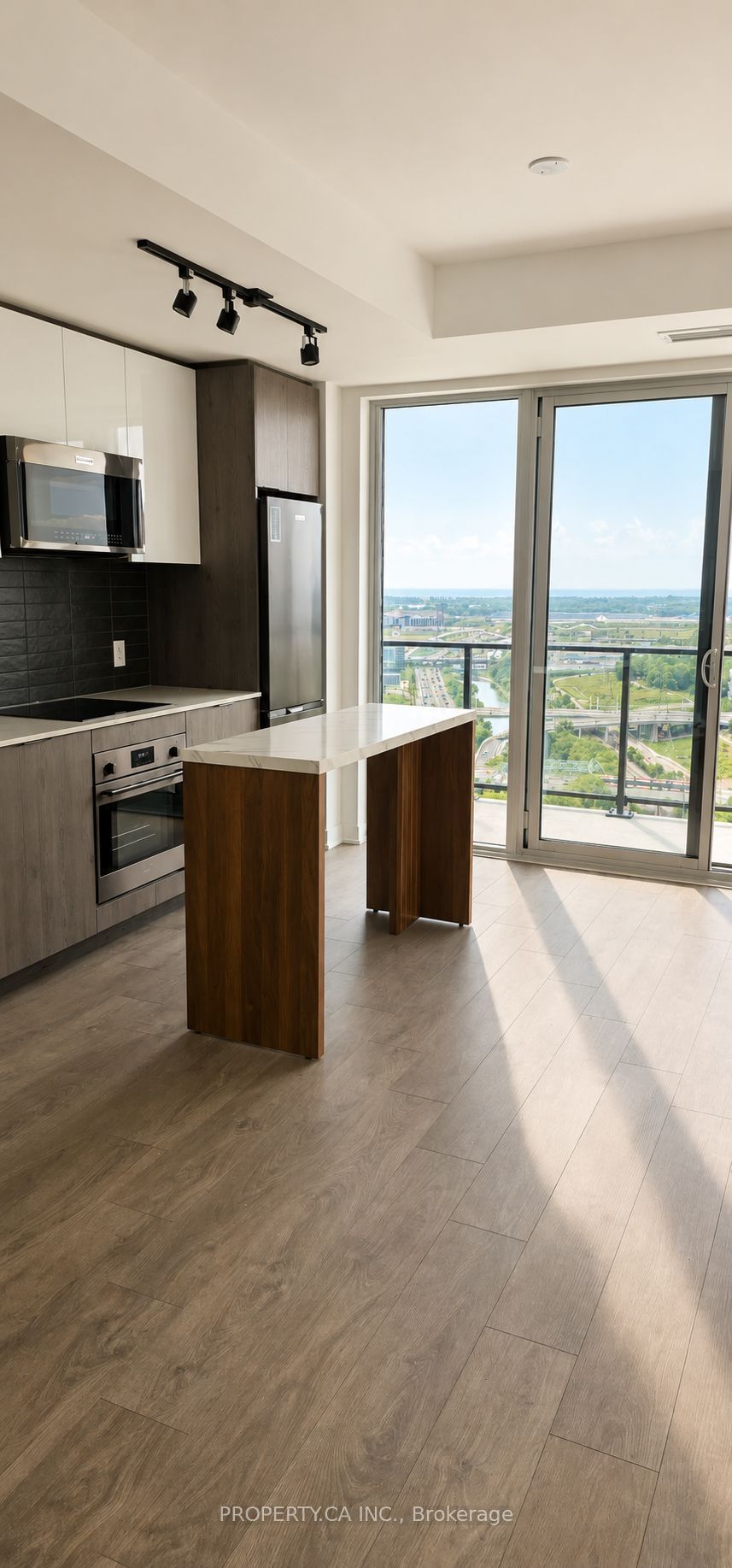 5 Defries Street 2105, Toronto, ON M5A 0W7 photo 2
