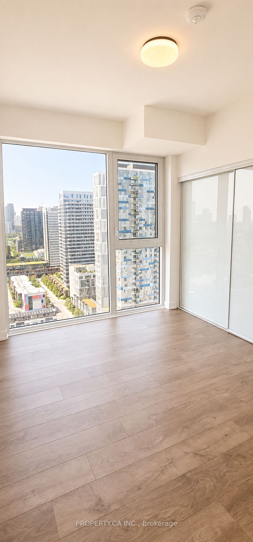 5 Defries Street 2105, Toronto, ON M5A 0W7 photo 5