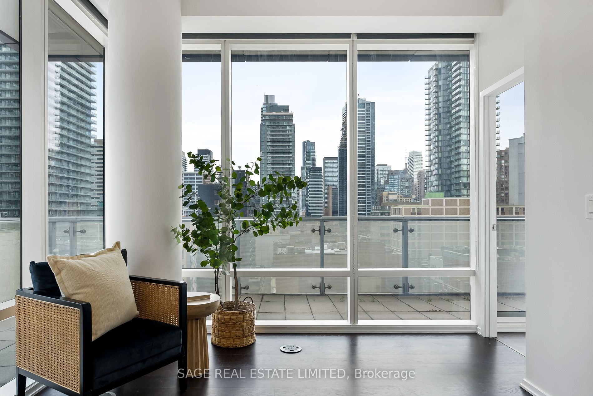 1 Bloor Street E 510, Toronto, ON M4W 1A9 photo 5