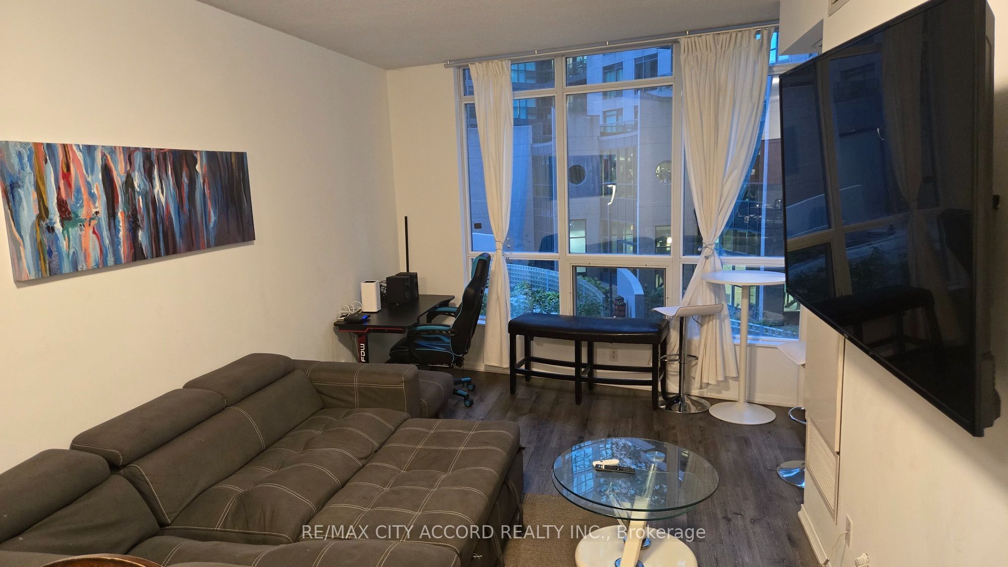 231 Fort York Boulevard 202, Toronto, ON M5V 1B2 photo 4