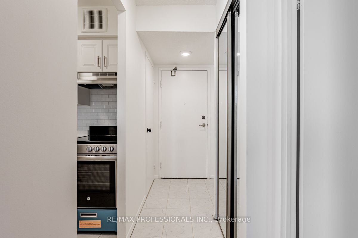 633 Bay Street 502, Toronto, ON M5G 2G4 photo 3