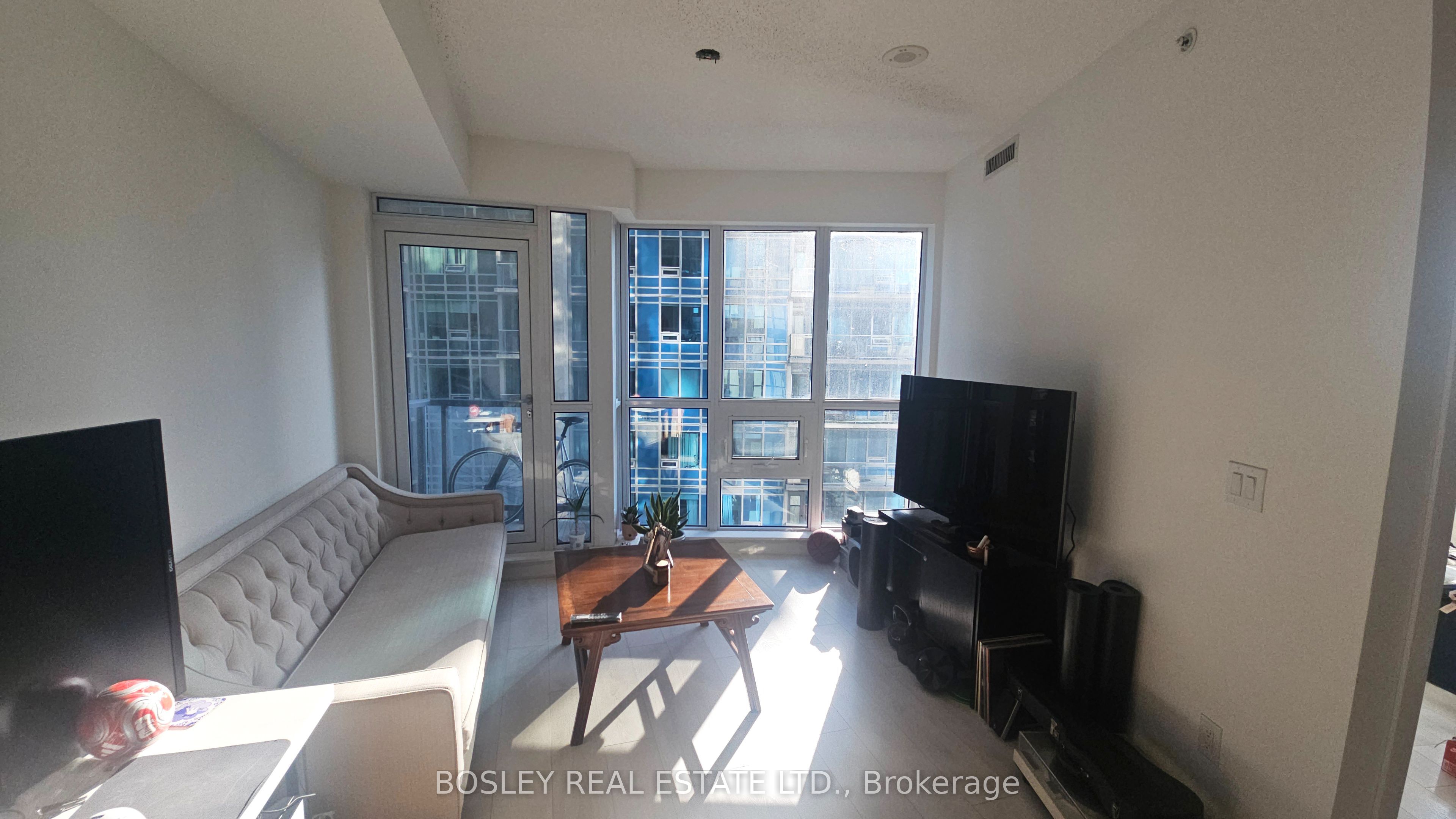 51 East Liberty Street 1303, Toronto, ON M6K 3P8 photo 2