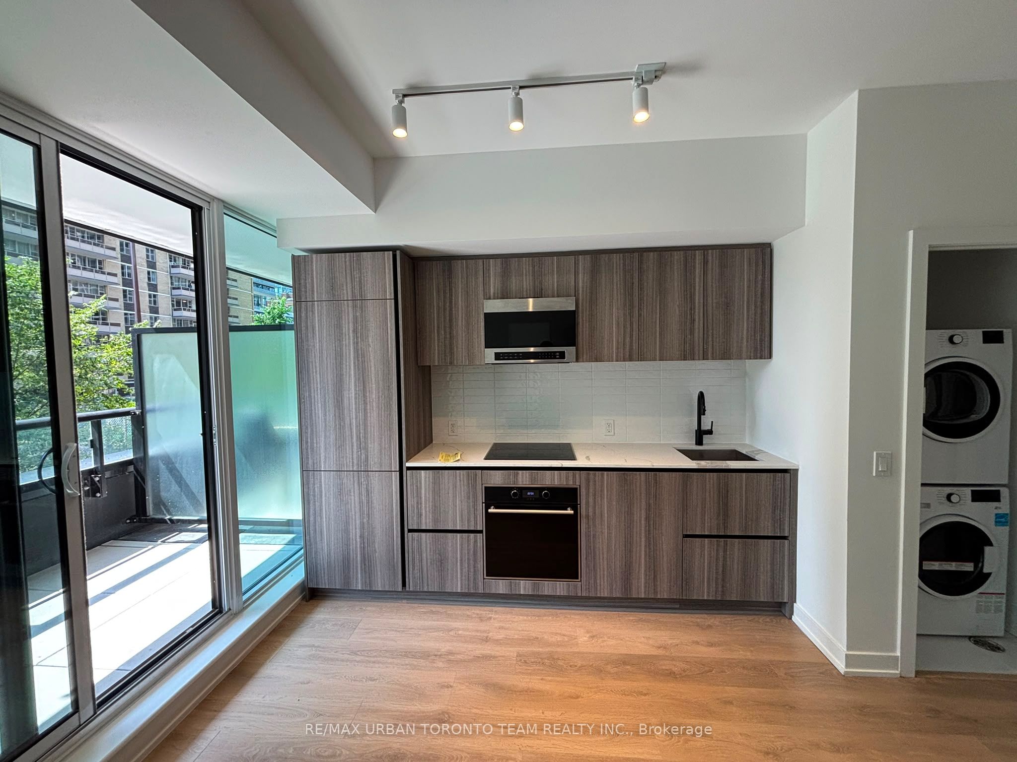 127 Broadway Avenue 213, Toronto, ON M4P 1V4 photo 3