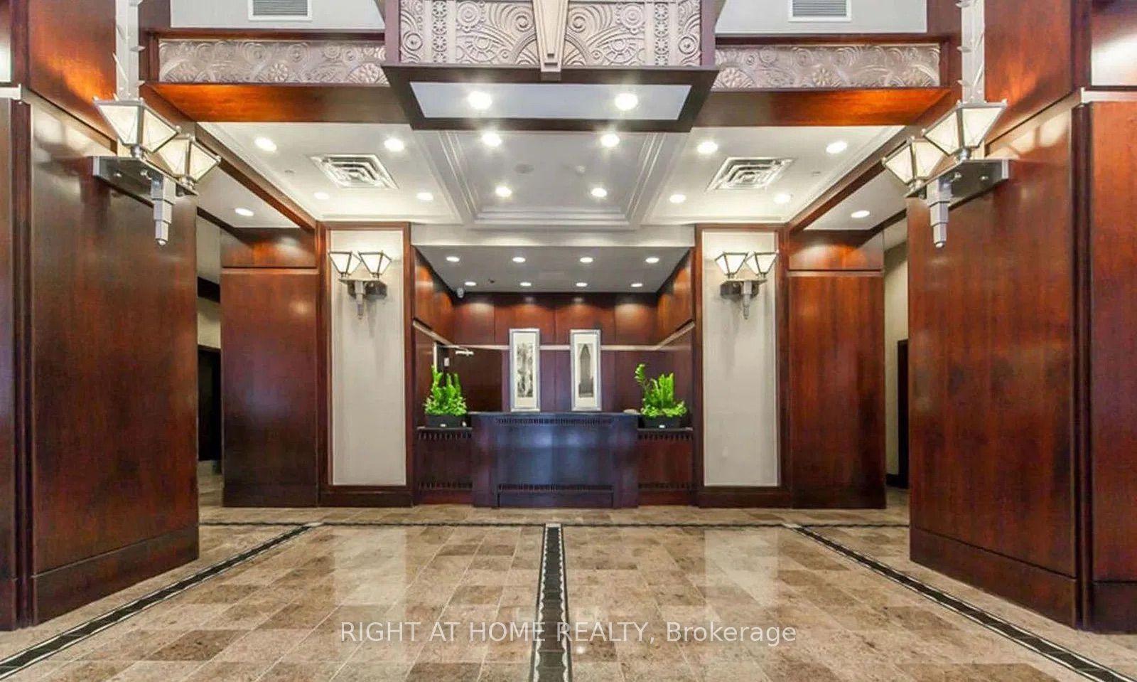 35 Balmuto Street 1903, Toronto, ON M4Y 0A3 photo 3