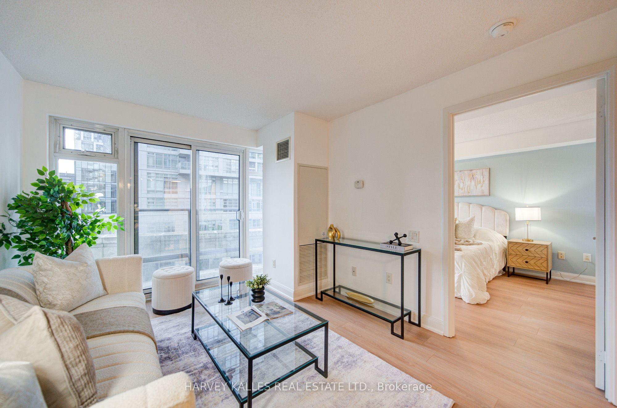2191 Yonge Street 504, Toronto, ON M4S 3H8