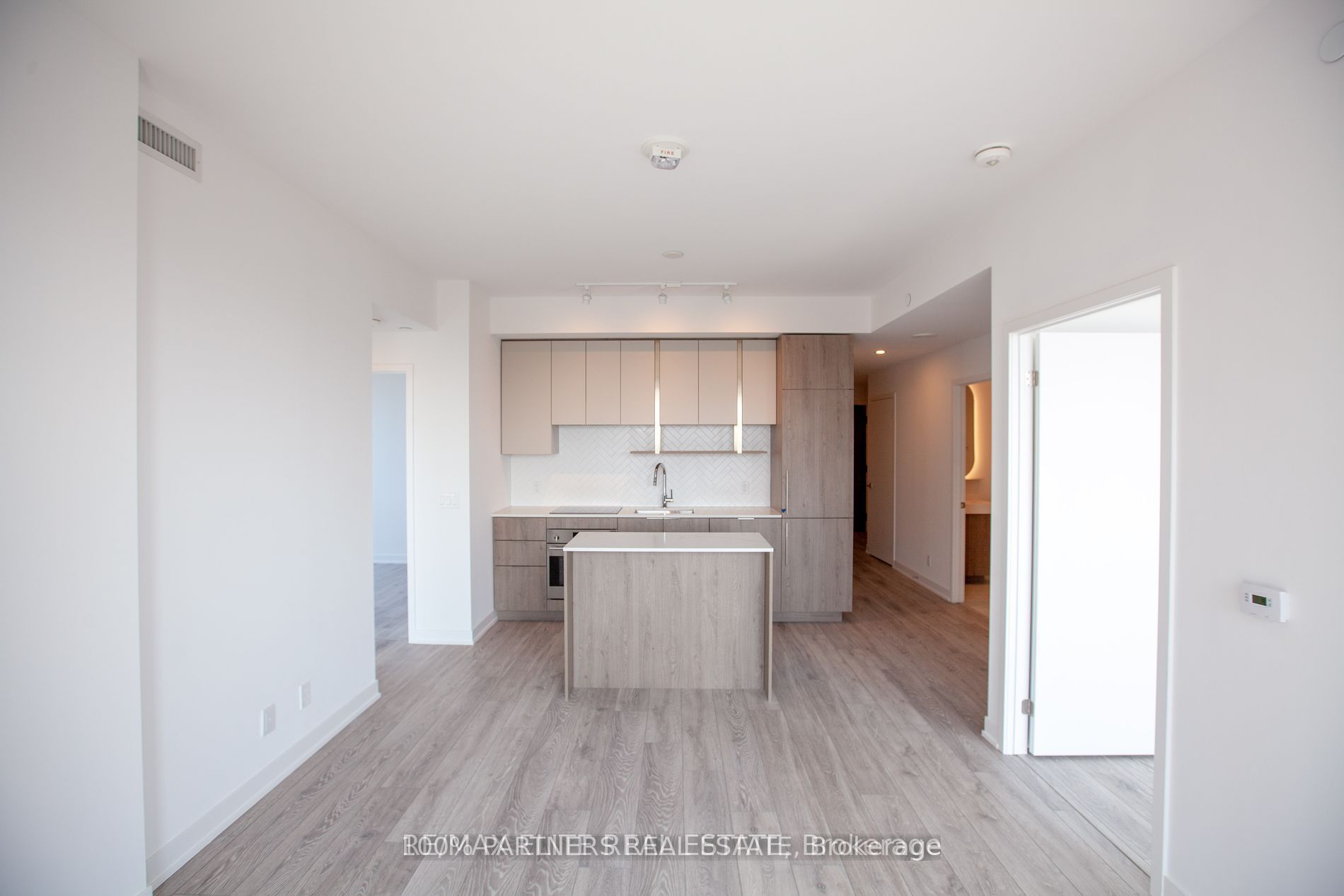 15 Holmes Avenue 1704, Toronto, ON M2N 0L4 photo 2