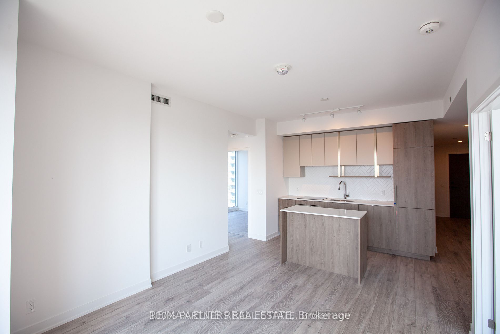 15 Holmes Avenue 1704, Toronto, ON M2N 0L4 photo 3