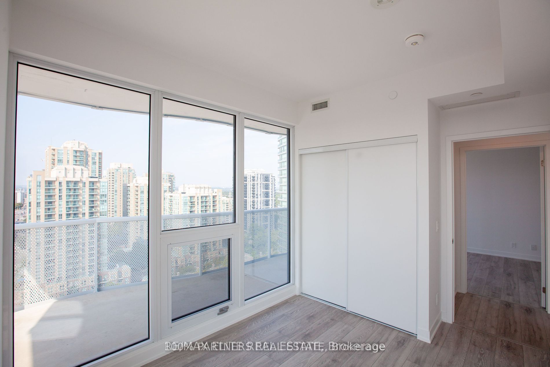 15 Holmes Avenue 1704, Toronto, ON M2N 0L4 photo 5