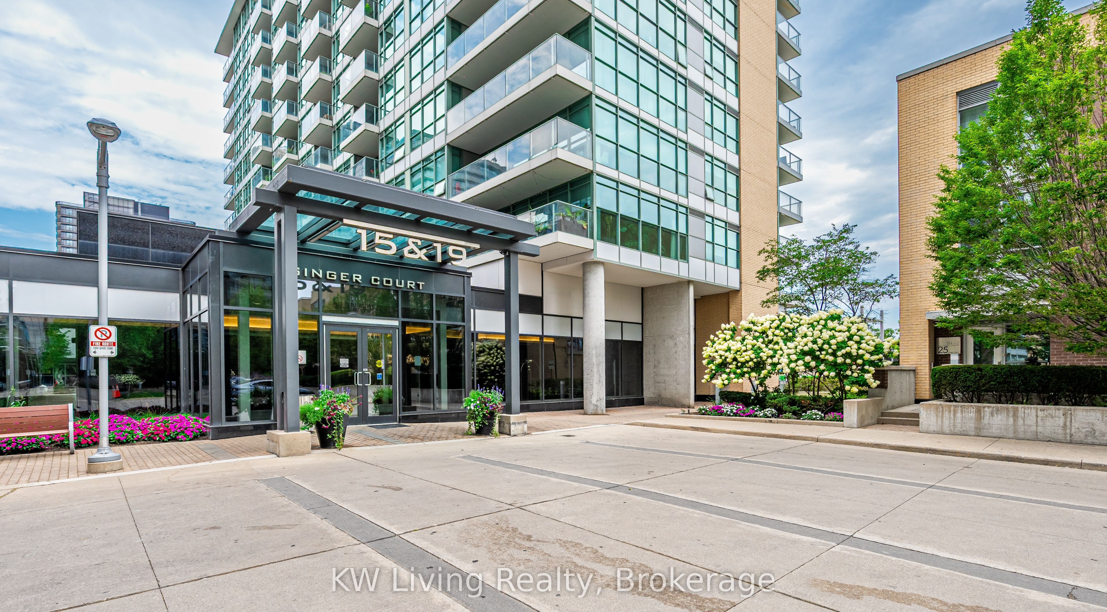 15 Singer Court 1209, Toronto, ON M2K 0B1