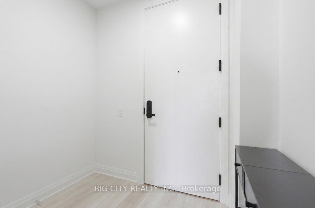 25 Frederick Todd Way 212, Toronto, ON M4G 0C9 photo 2