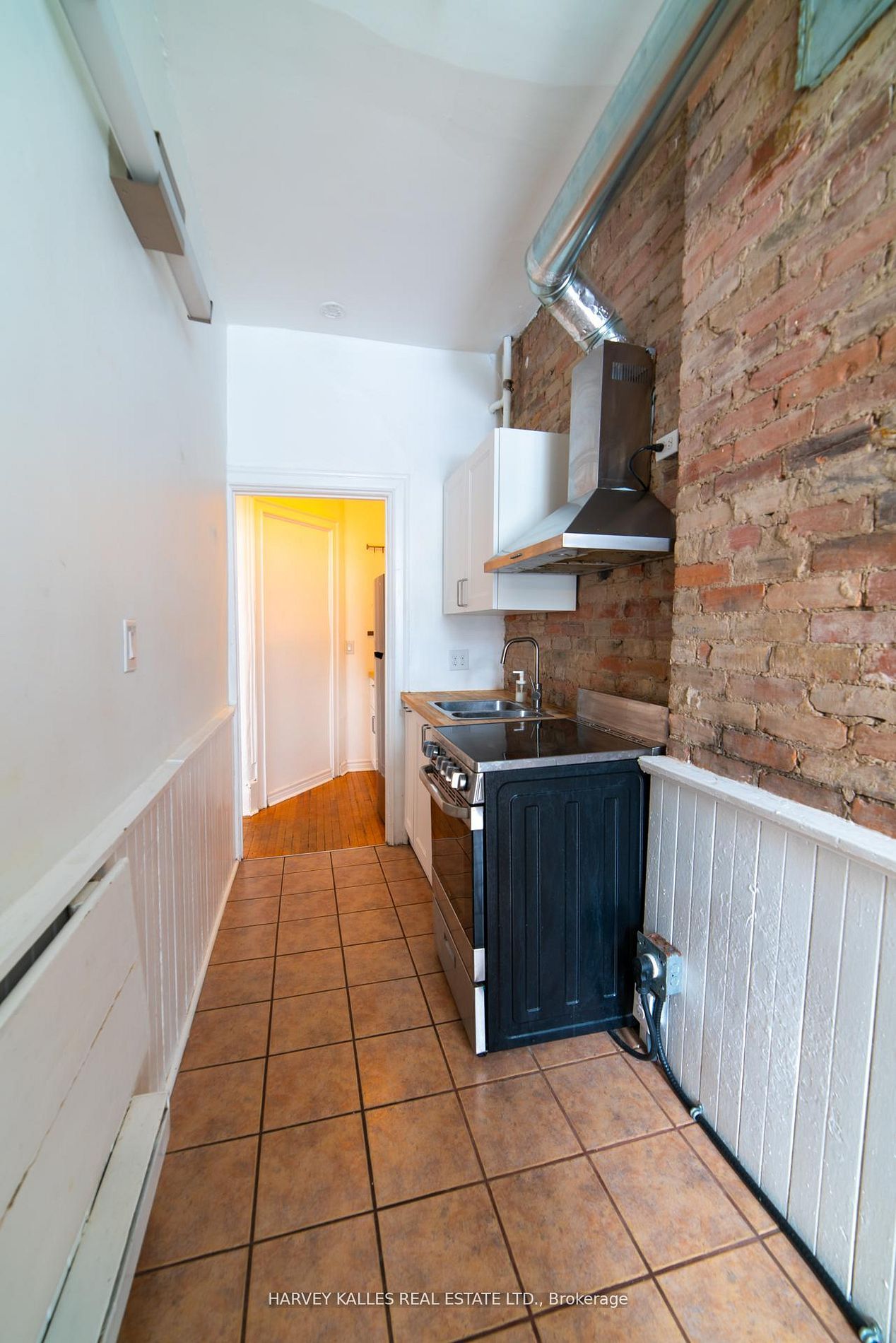678 Huron Street 100, Toronto, ON M5R 2R9 photo 4