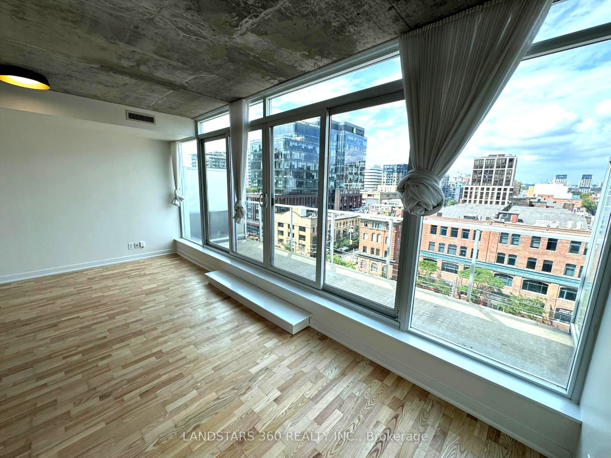 75 Portland Street 1003, Toronto, ON M5V 2M9