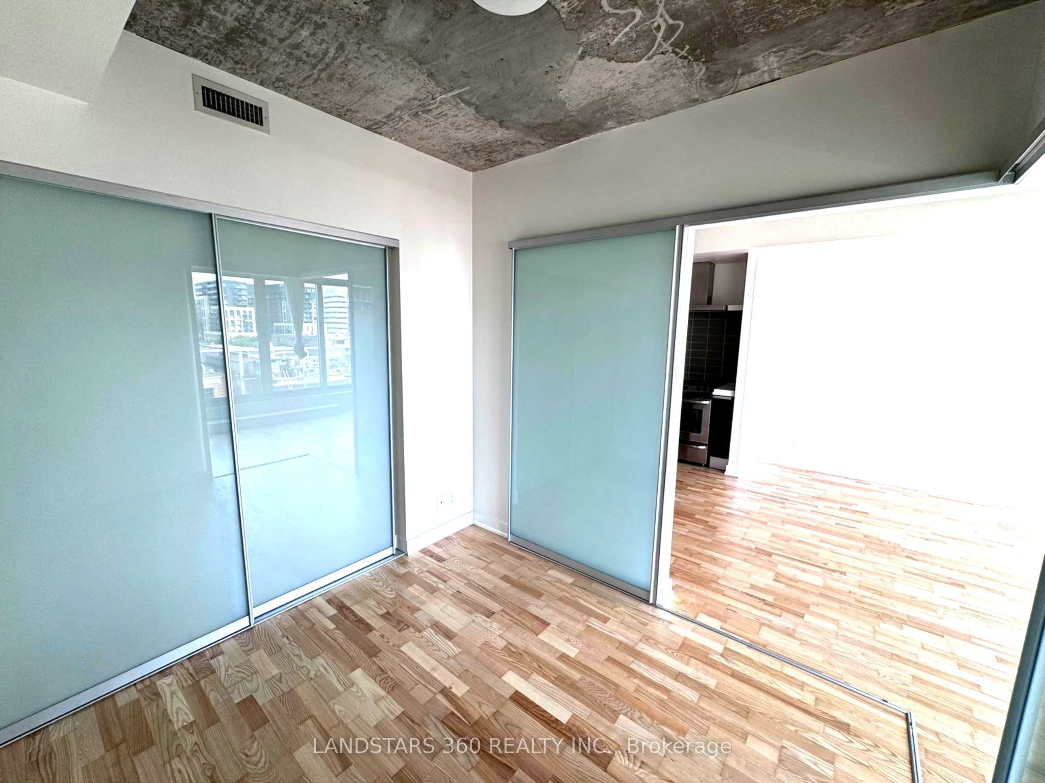 75 Portland Street 1003, Toronto, ON M5V 2M9 photo 5