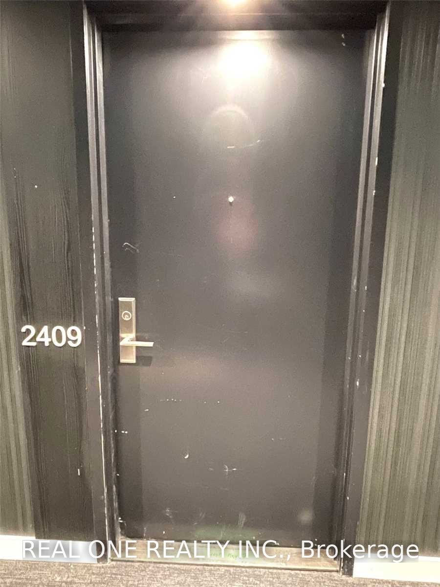 20 Edward Street 2409, Toronto, ON M5G 1C9 photo 4