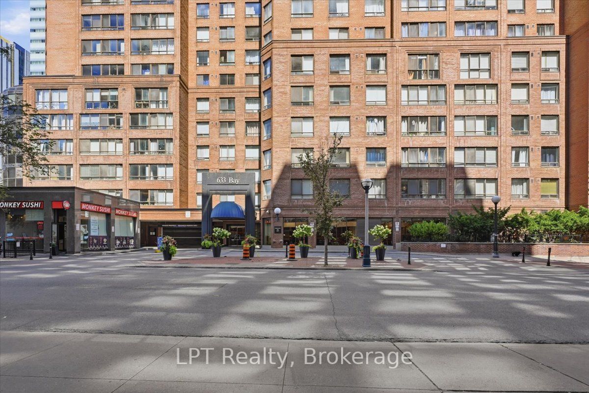 633 Bay Street 2721, Toronto, ON M5G 2G4 photo 2