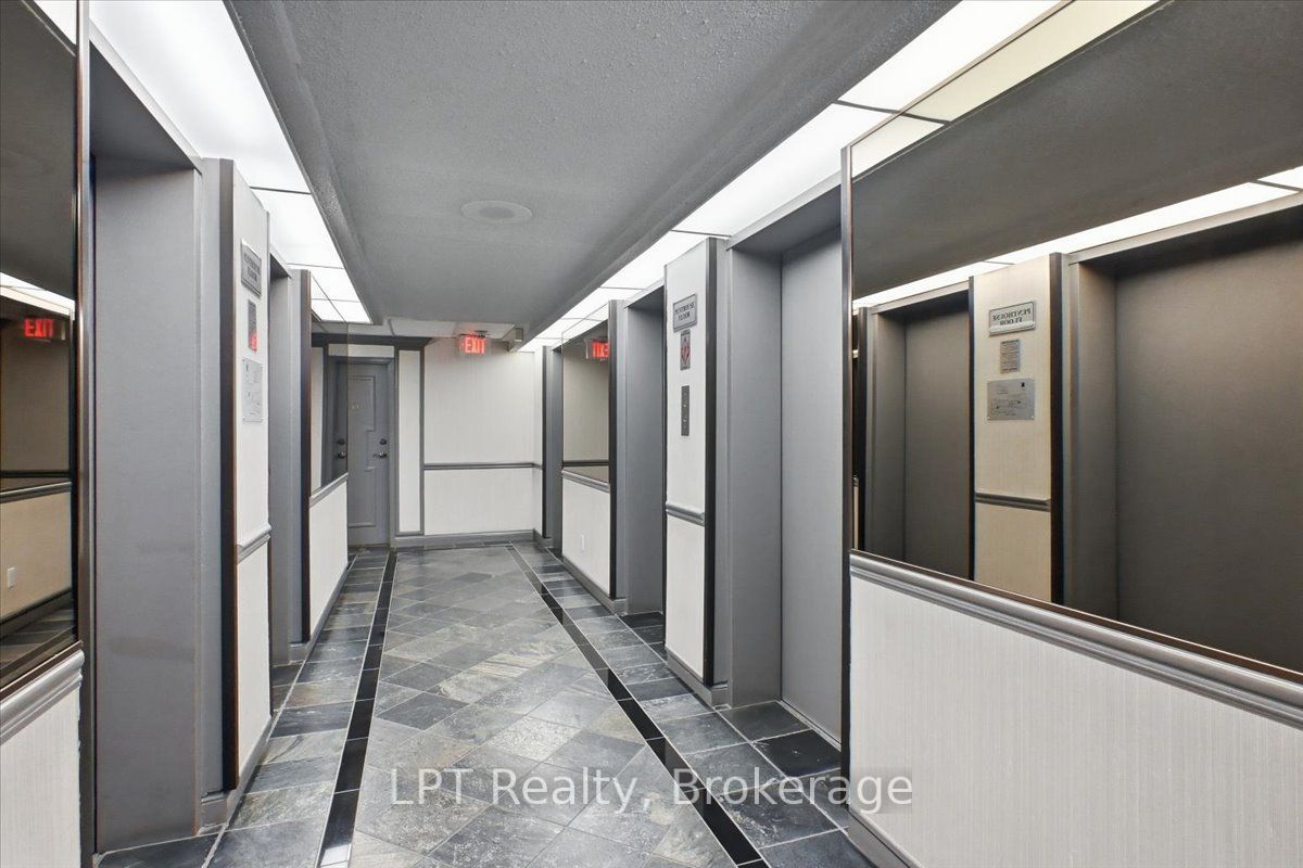 633 Bay Street 2721, Toronto, ON M5G 2G4 photo 5