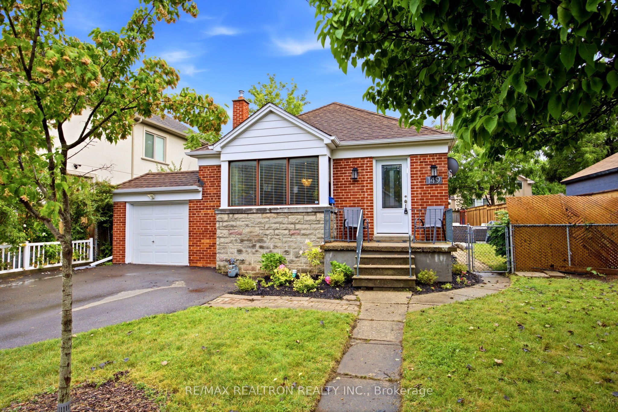 149 Fairholme Avenue, Toronto, ON M6B 2X3