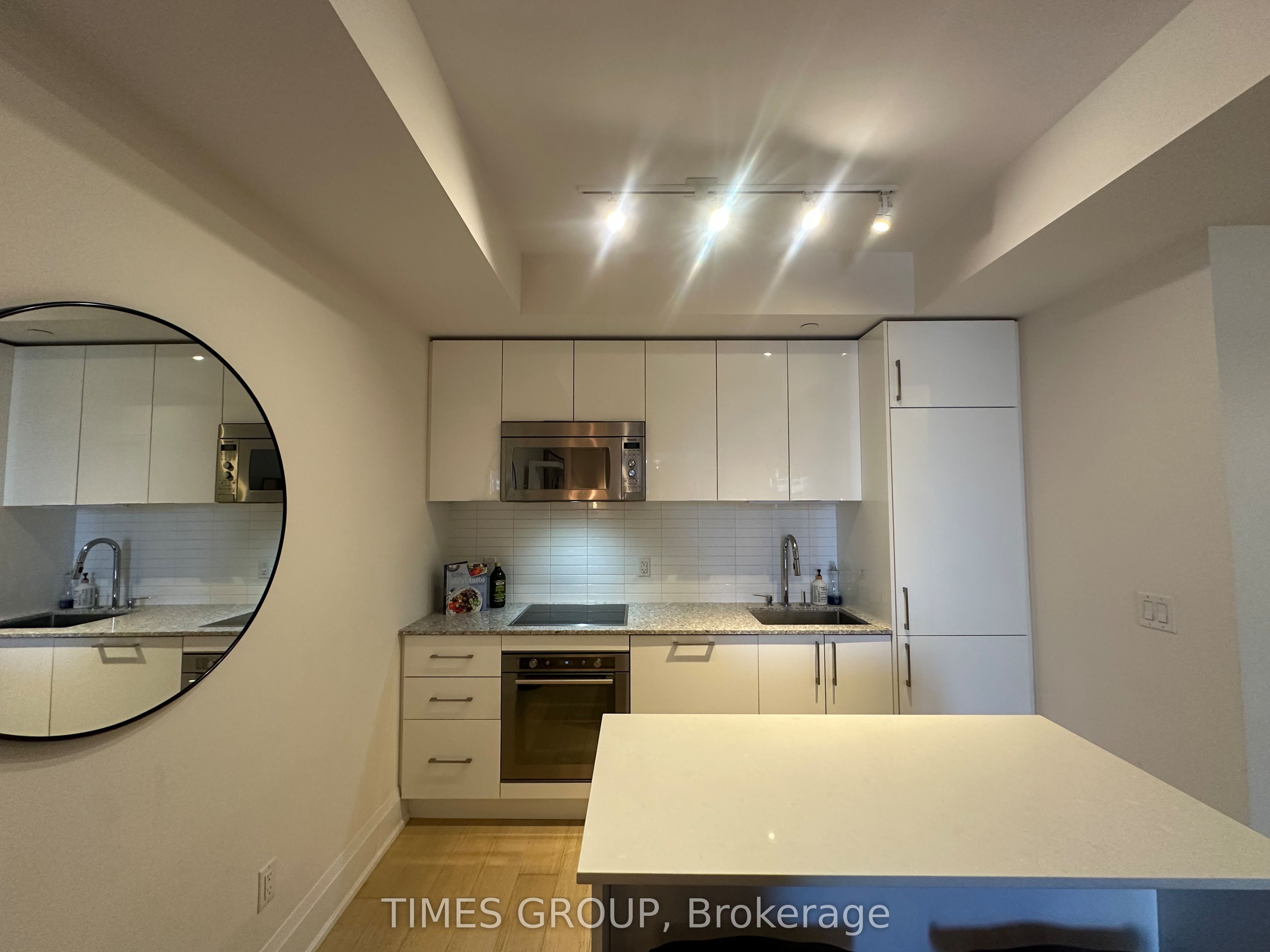 88 Cumberland Street 509, Toronto, ON M5R 0C8 photo 3
