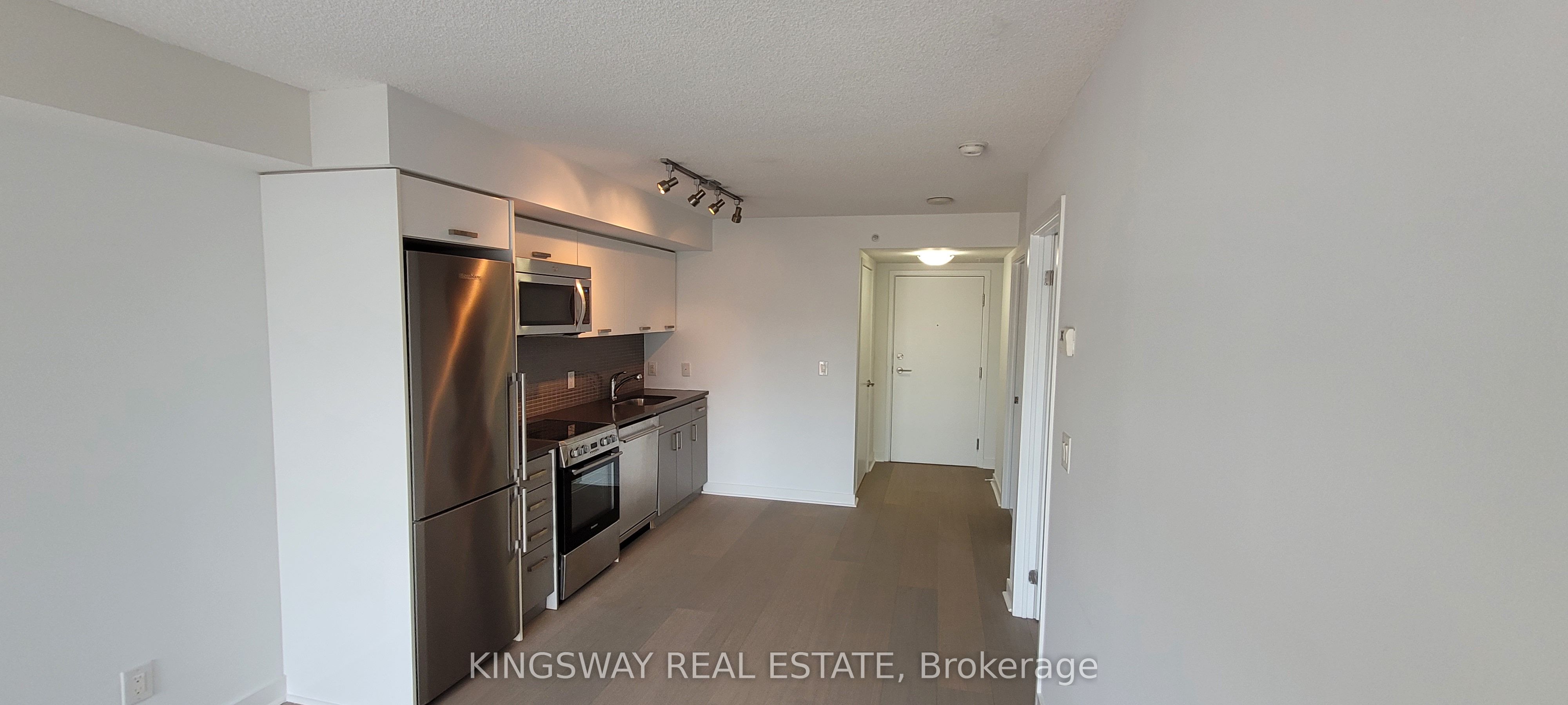 295 Adelaide Street W 1303, Toronto, ON M5V 0L4 photo 3
