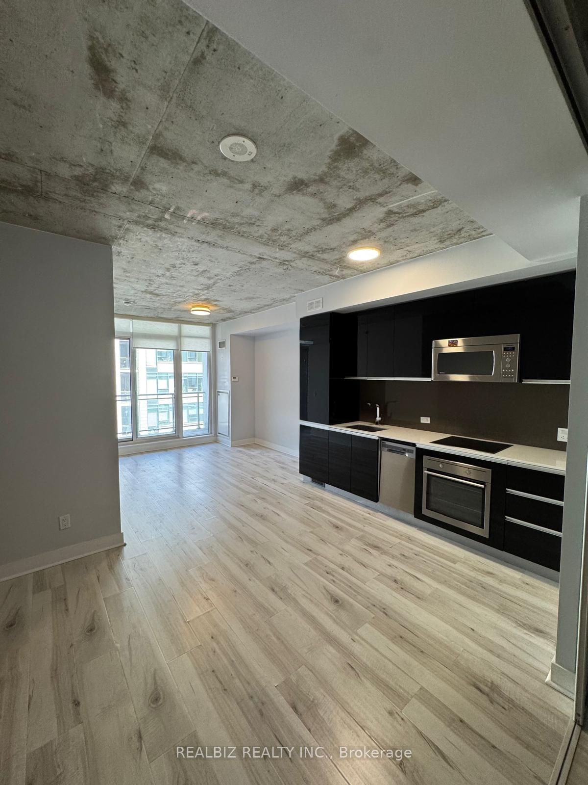 20 Minowan Miikan Lane 429, Toronto, ON M6J 0E5 photo 4