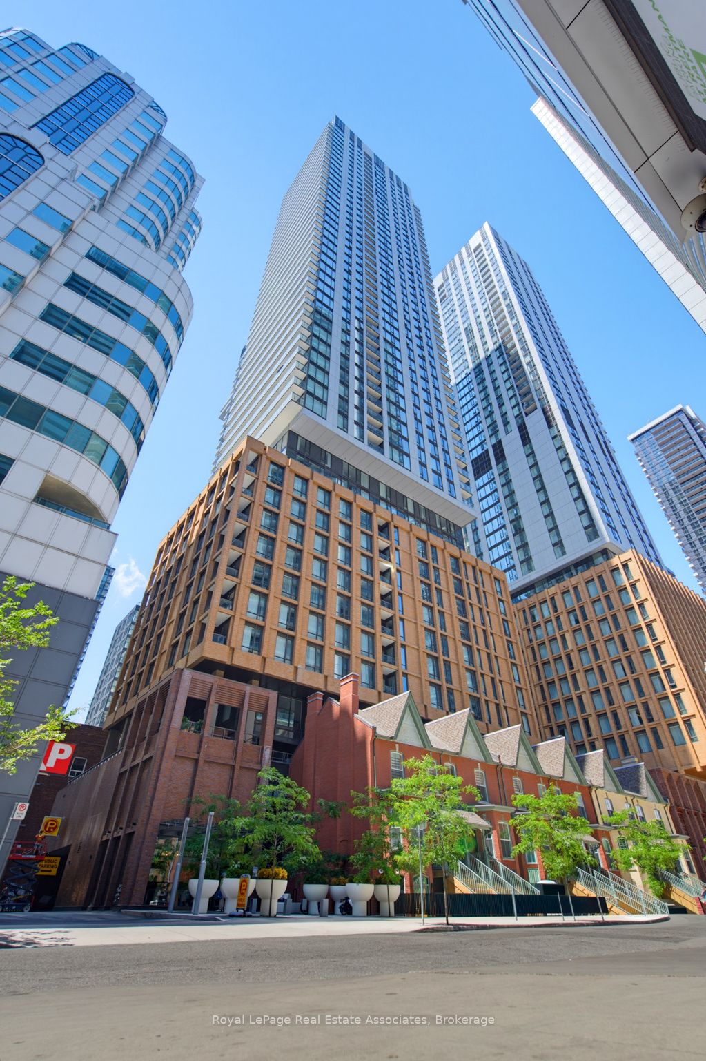 8 Widmer Street 2403, Toronto, ON M5V 0W6