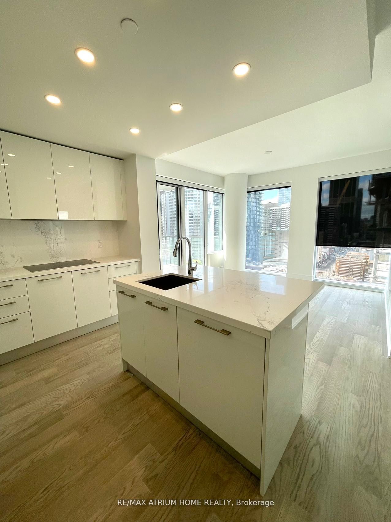 1 Gloucester Street 1216, Toronto, ON M4Y 1L8 photo 2