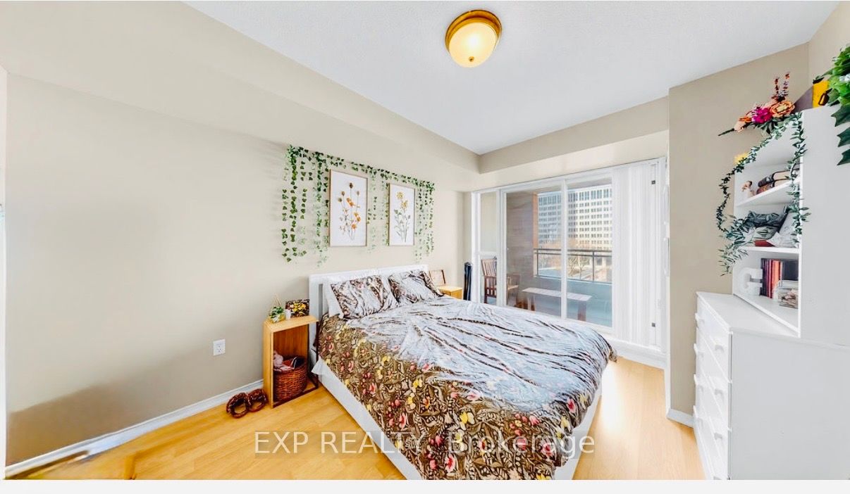 889 Bay Street 607, Toronto, ON M5S 3K5 photo 3