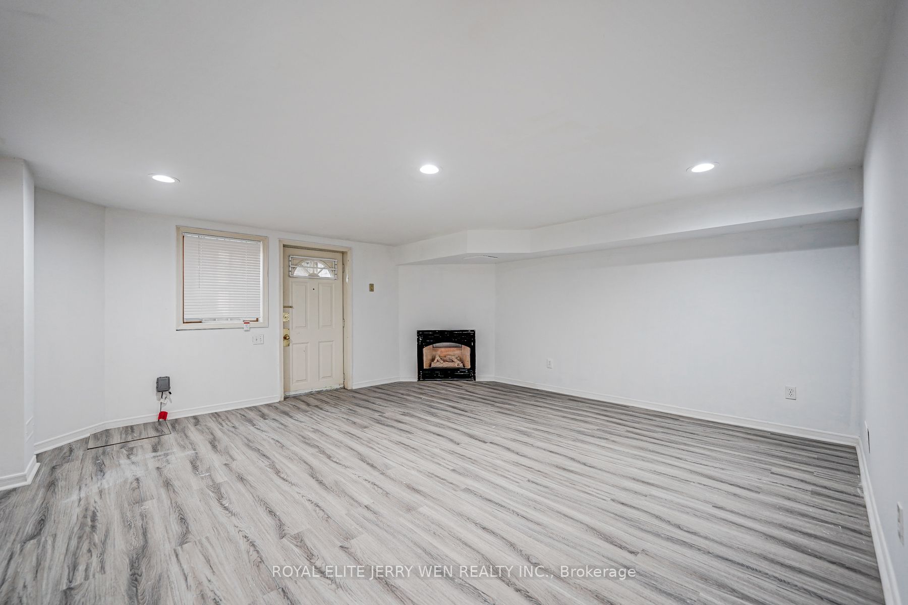 171 Lawrence Avenue W basemt, Toronto, ON M5M 1A9 photo 2