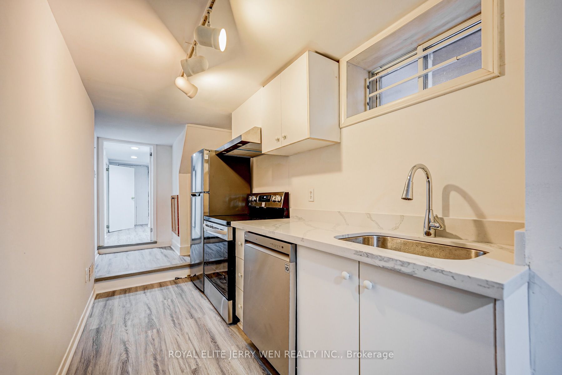 171 Lawrence Avenue W basemt, Toronto, ON M5M 1A9 photo 5