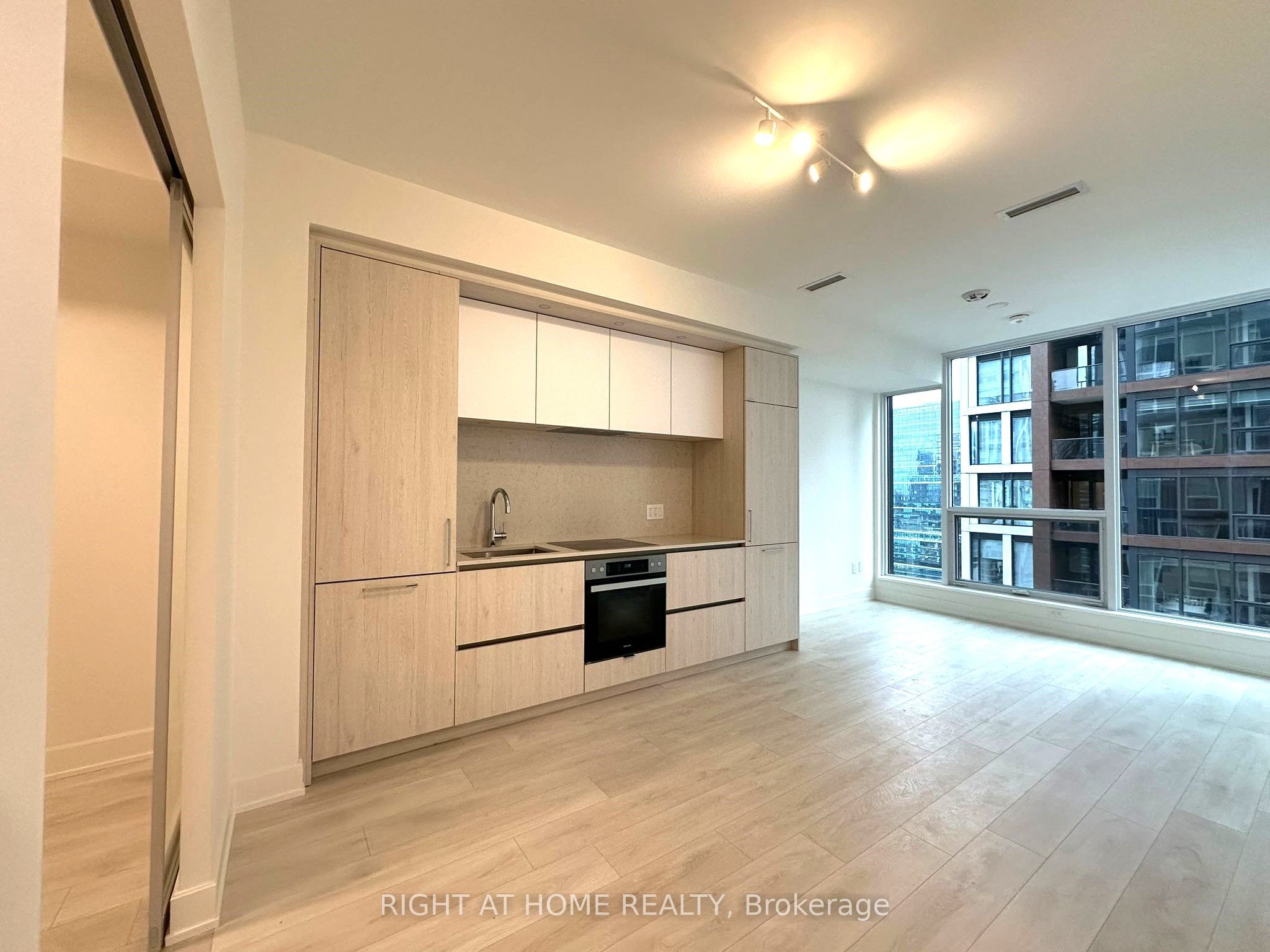 35 Mercer Street 3411, Toronto, ON M5V 0T8 photo 3