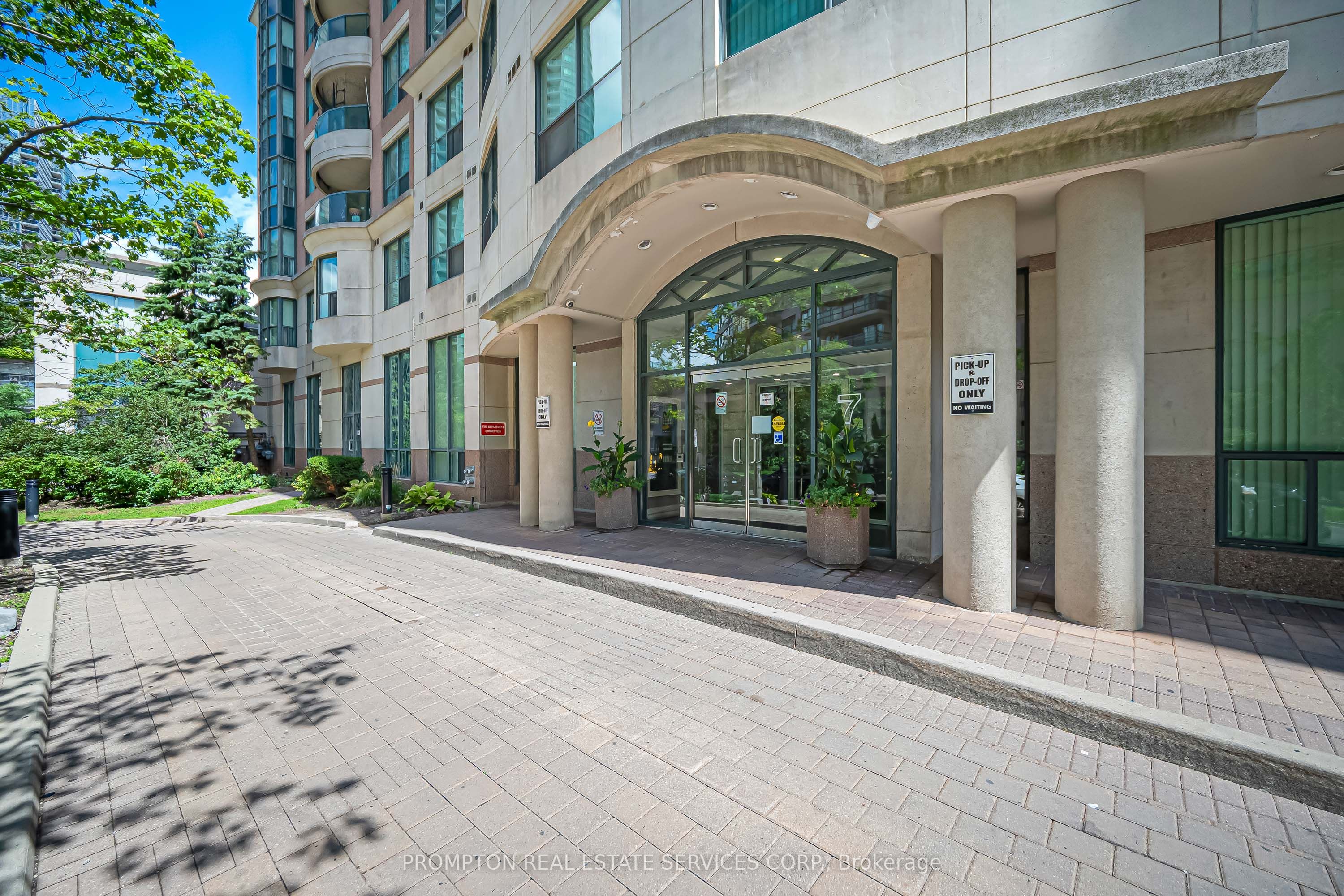7 Lorraine Drive 807, Toronto, ON M2N 7H2 photo 3