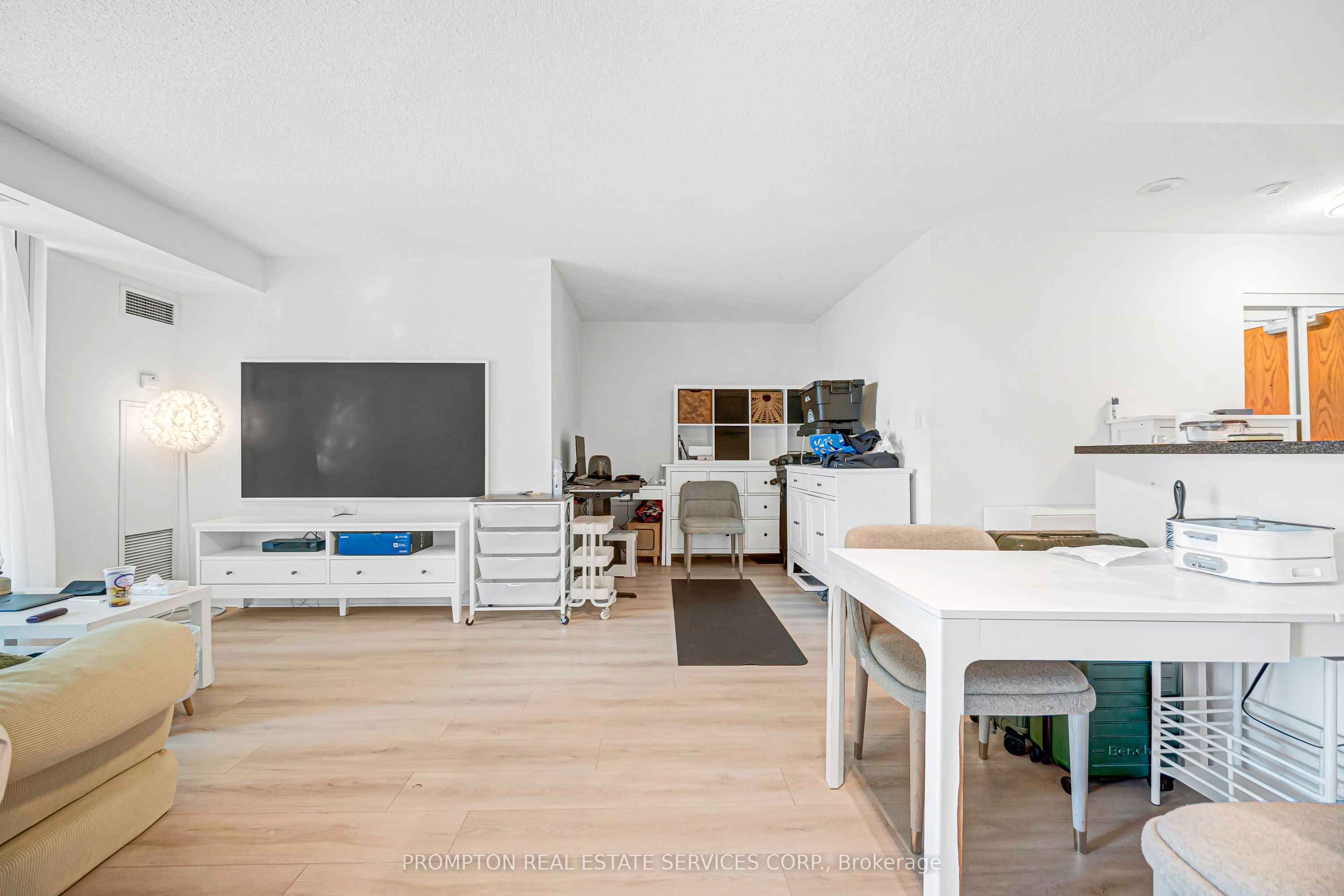 7 Lorraine Drive 807, Toronto, ON M2N 7H2 photo 5