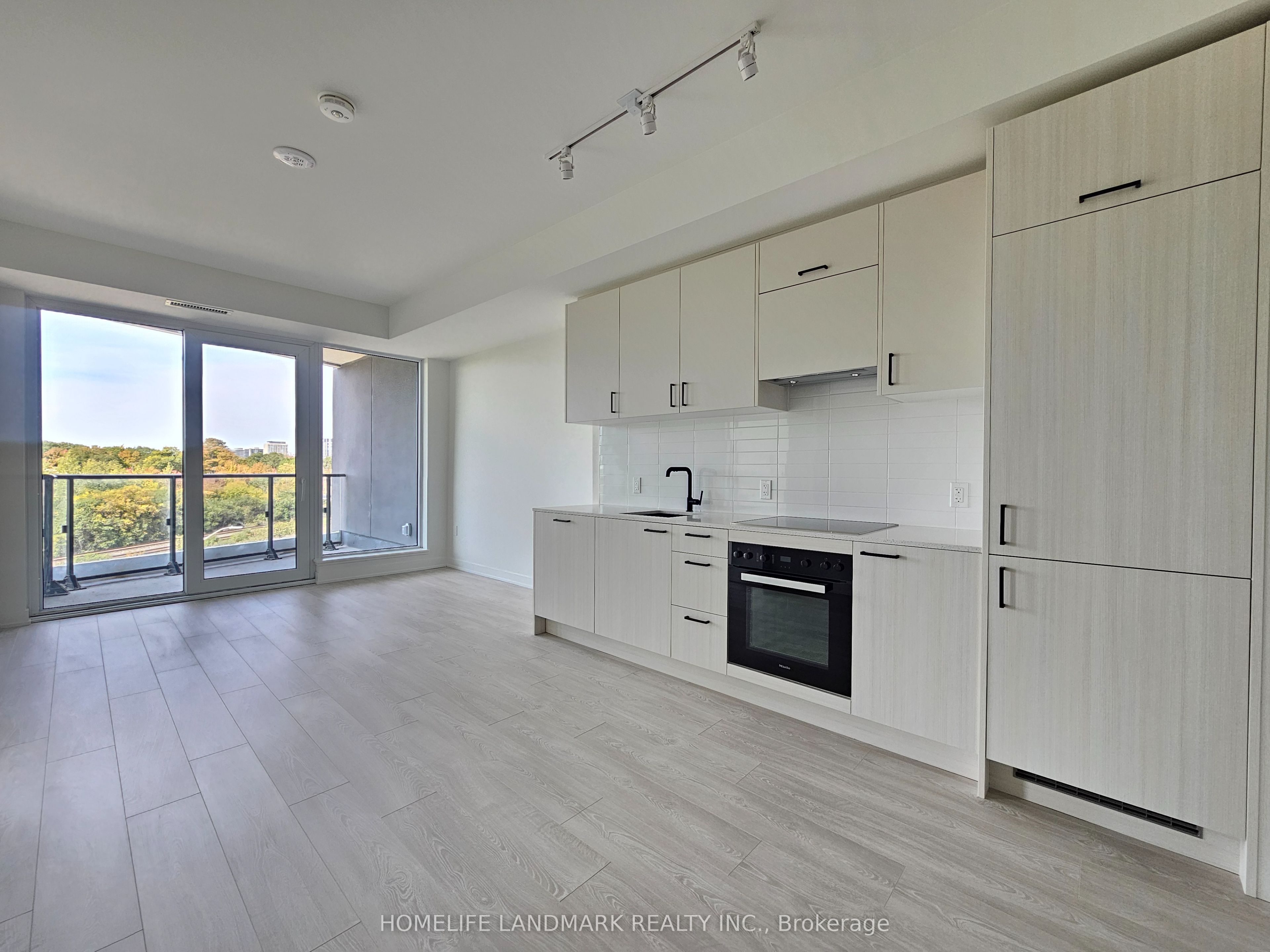 1 Kyle Lowry Road 508, Toronto, ON M3C 3S2 photo 3