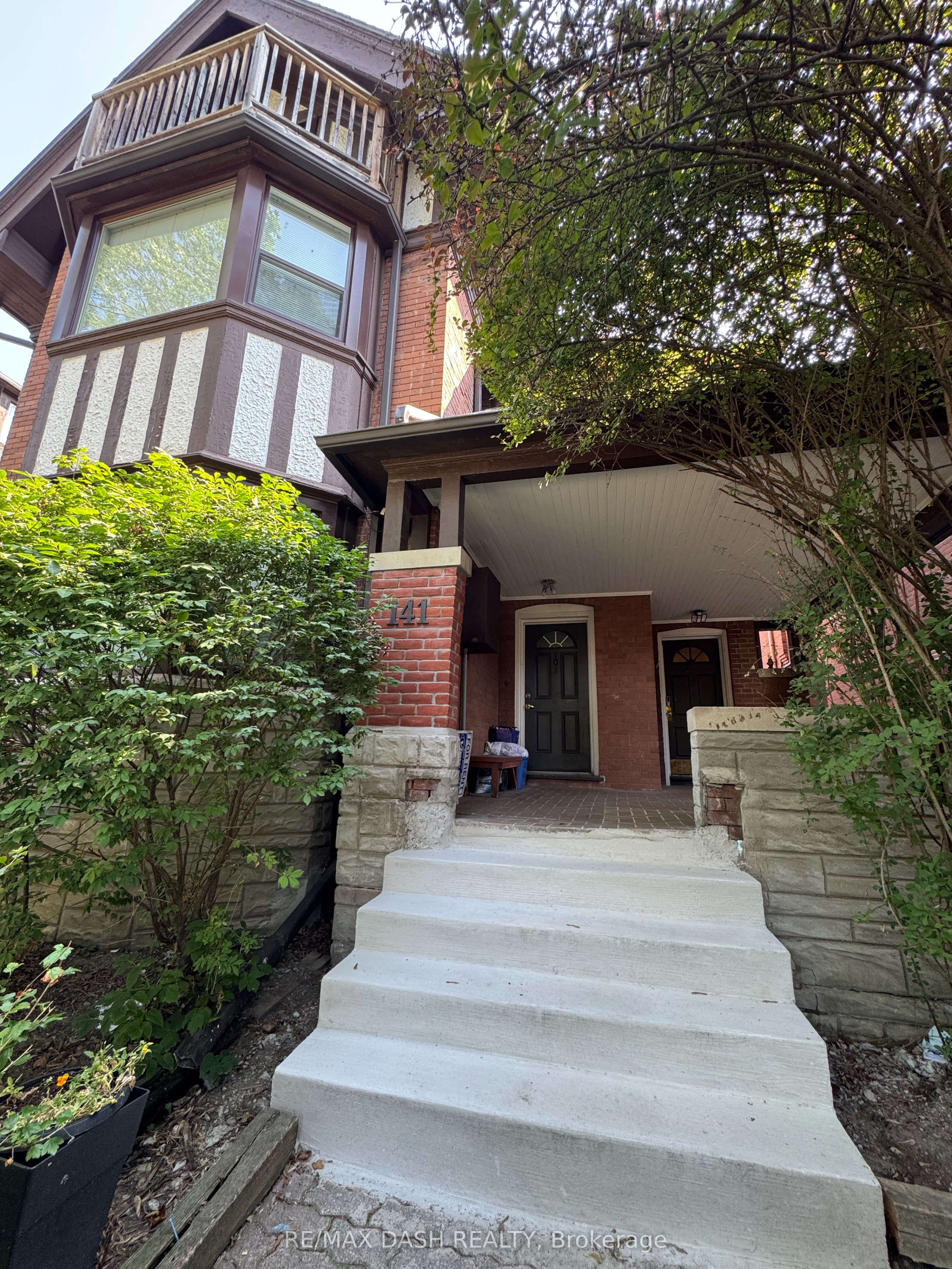 141 Admiral Road 101, Toronto, ON M5R 2L7 photo 2