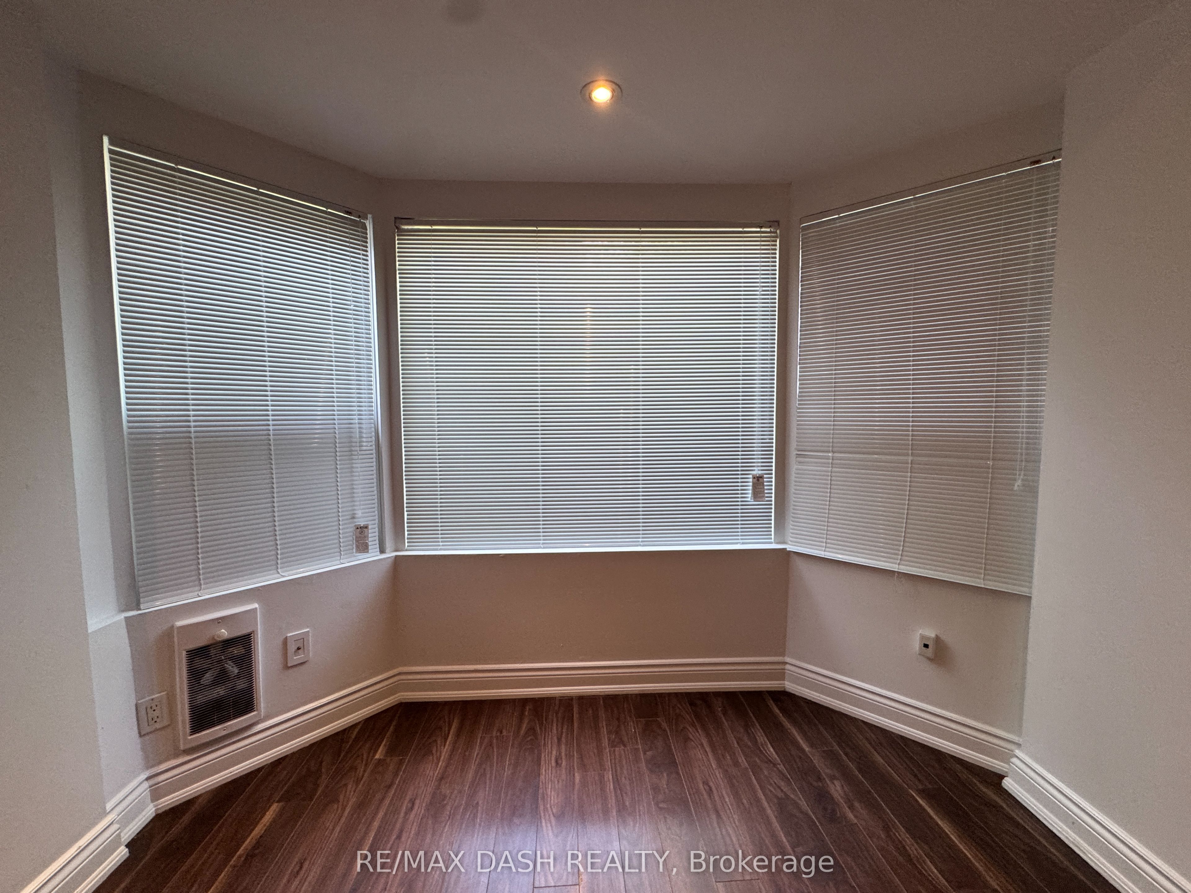141 Admiral Road 101, Toronto, ON M5R 2L7 photo 5