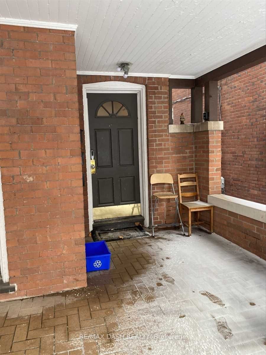 141 Admiral Road 102, Toronto, ON M5R 2L7 photo 2