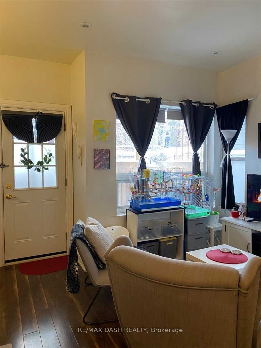 141 Admiral Road 102, Toronto, ON M5R 2L7 photo 5