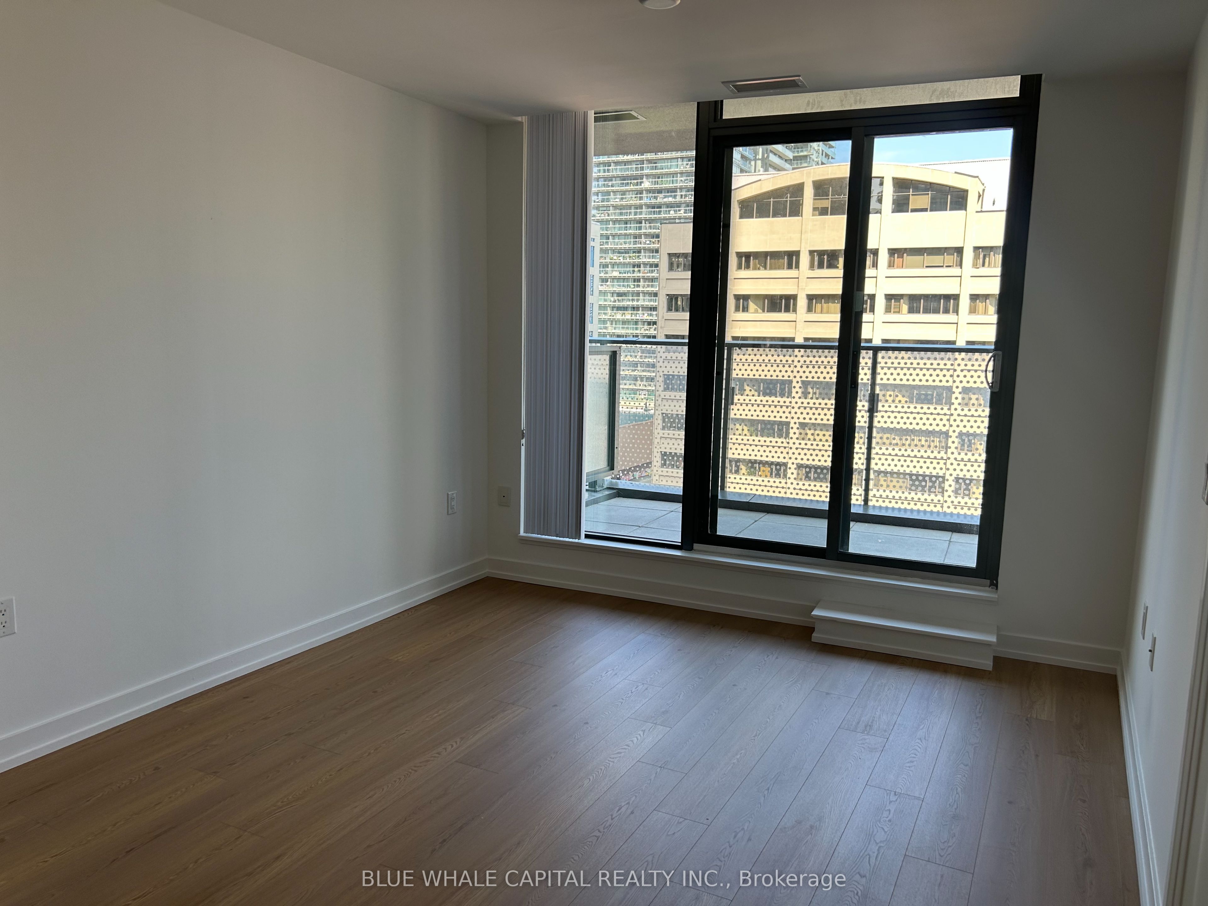 11 Wellesley Street W 602, Toronto, ON M4Y 0G4
