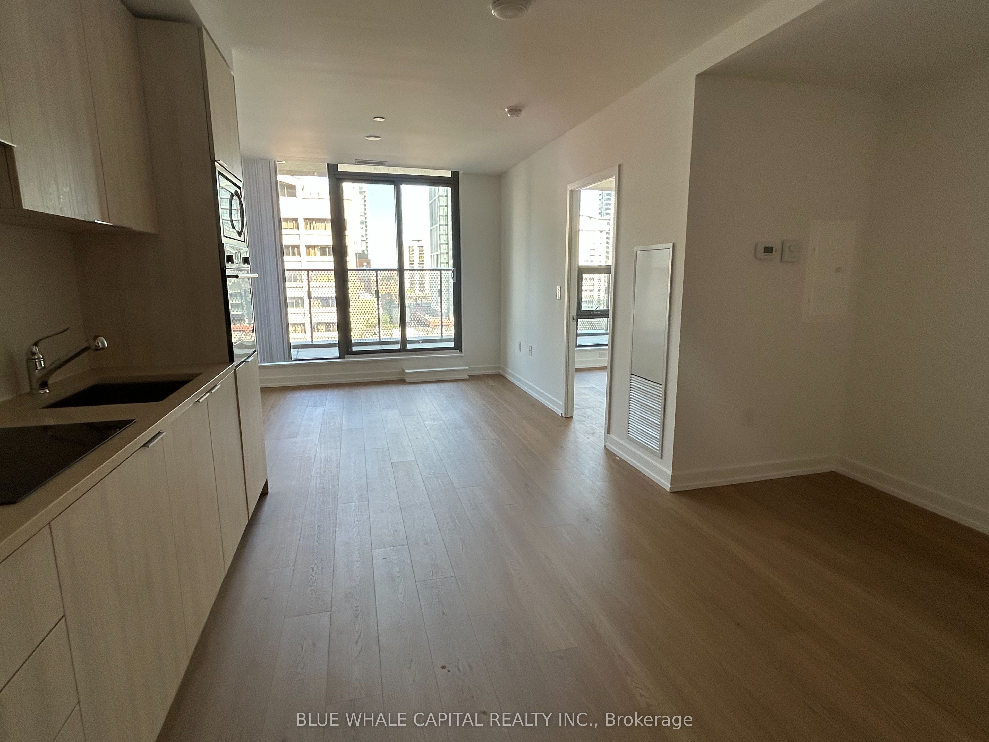 11 Wellesley Street W 602, Toronto, ON M4Y 0G4 photo 2