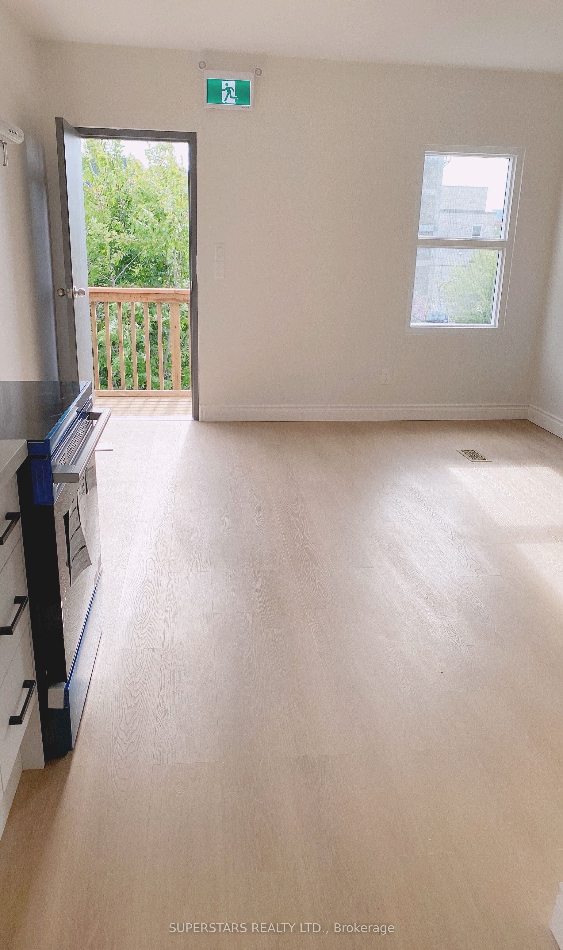 122 Huron Street 4, Toronto, ON M5T 2B3 photo 3